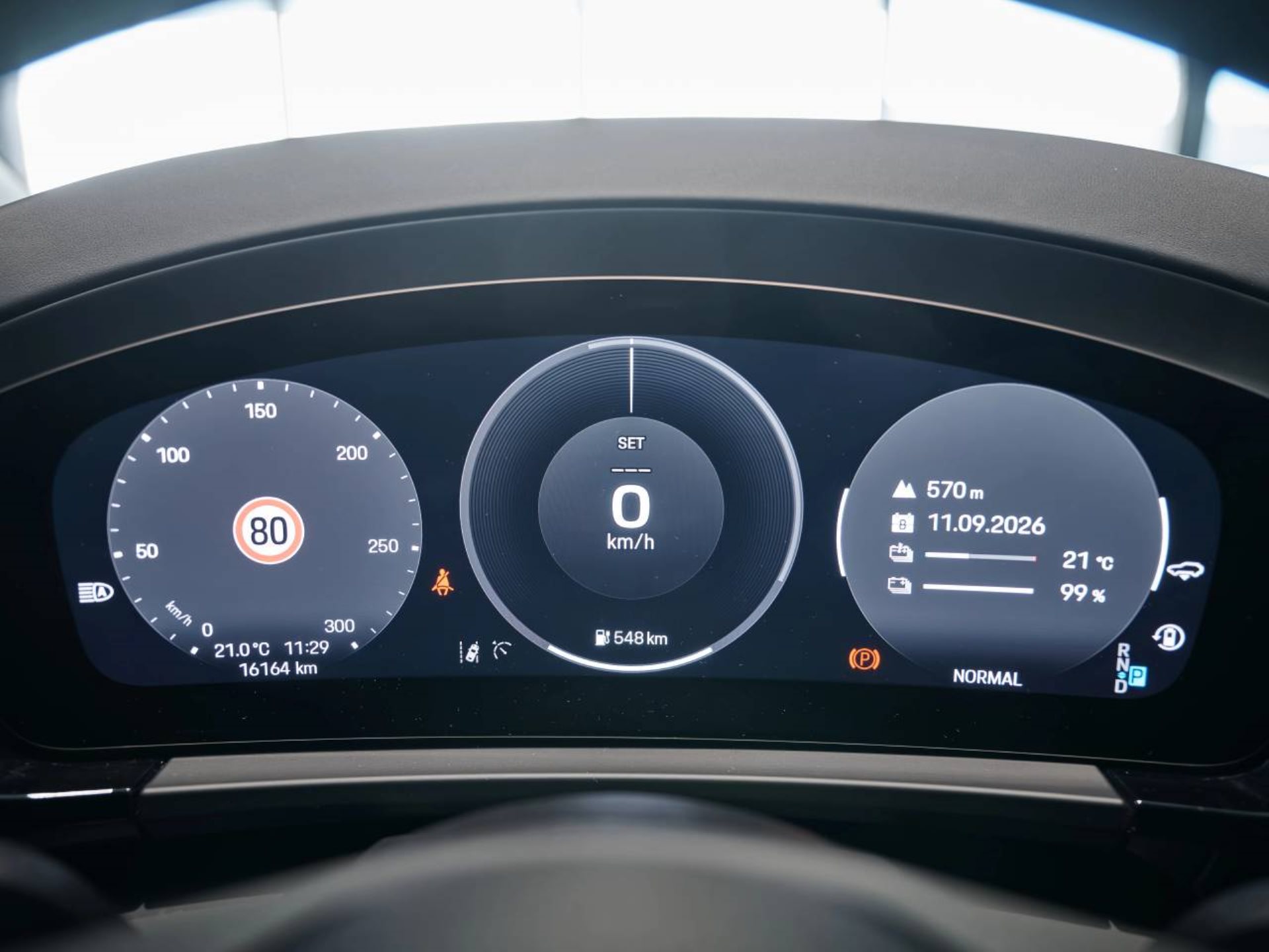 PORSCHE Macan 4-image-16