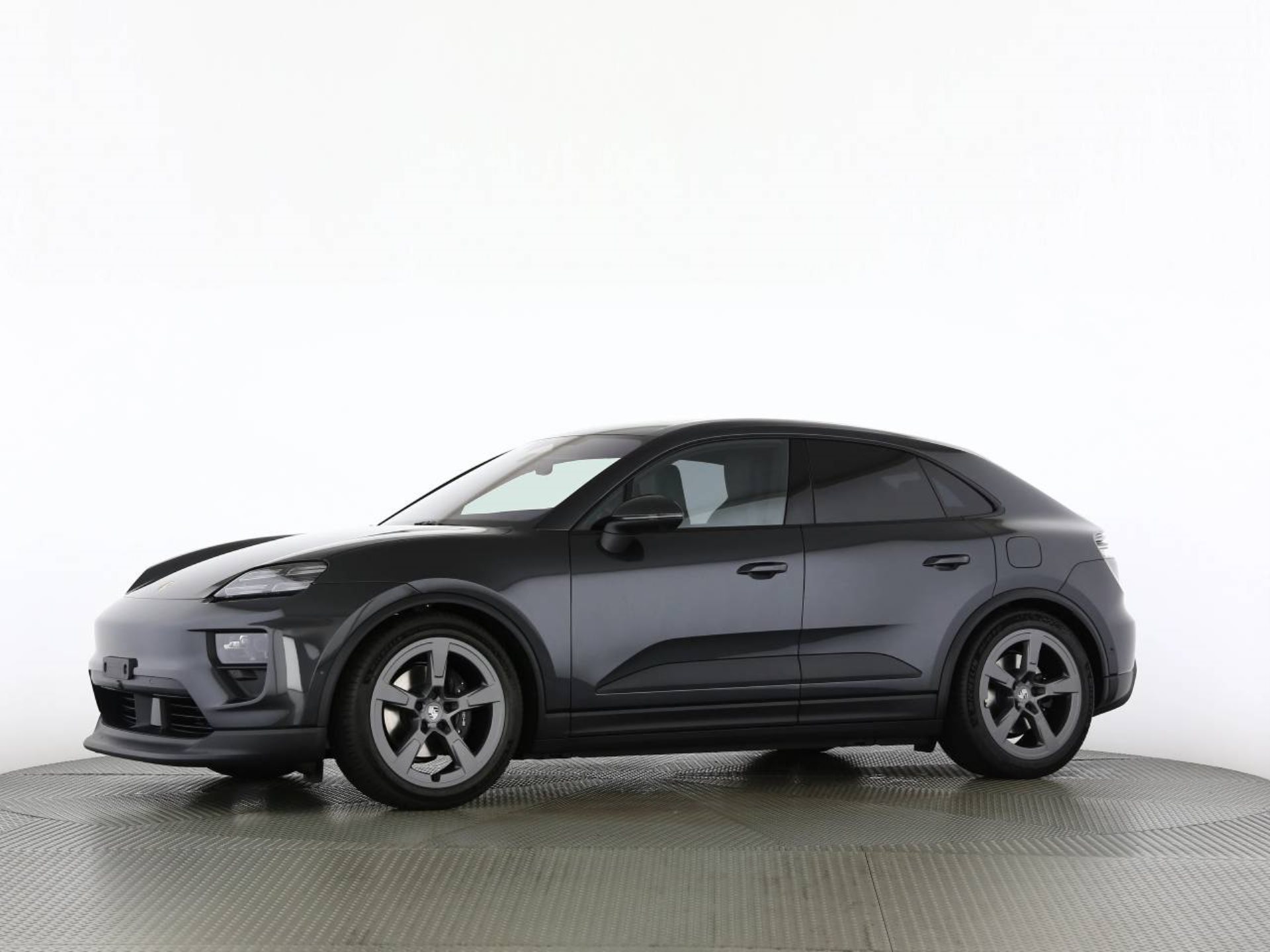 PORSCHE Macan 4-image-10