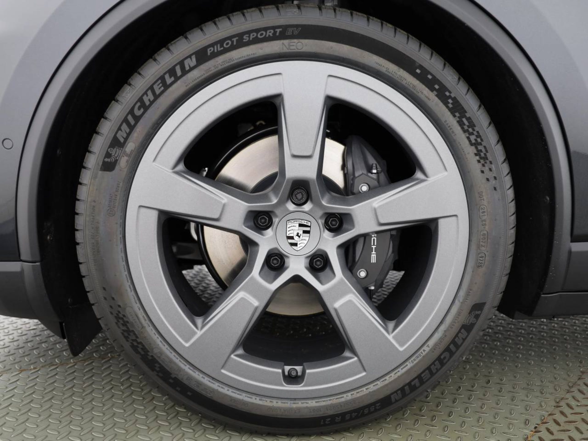 PORSCHE Macan 4-image-28