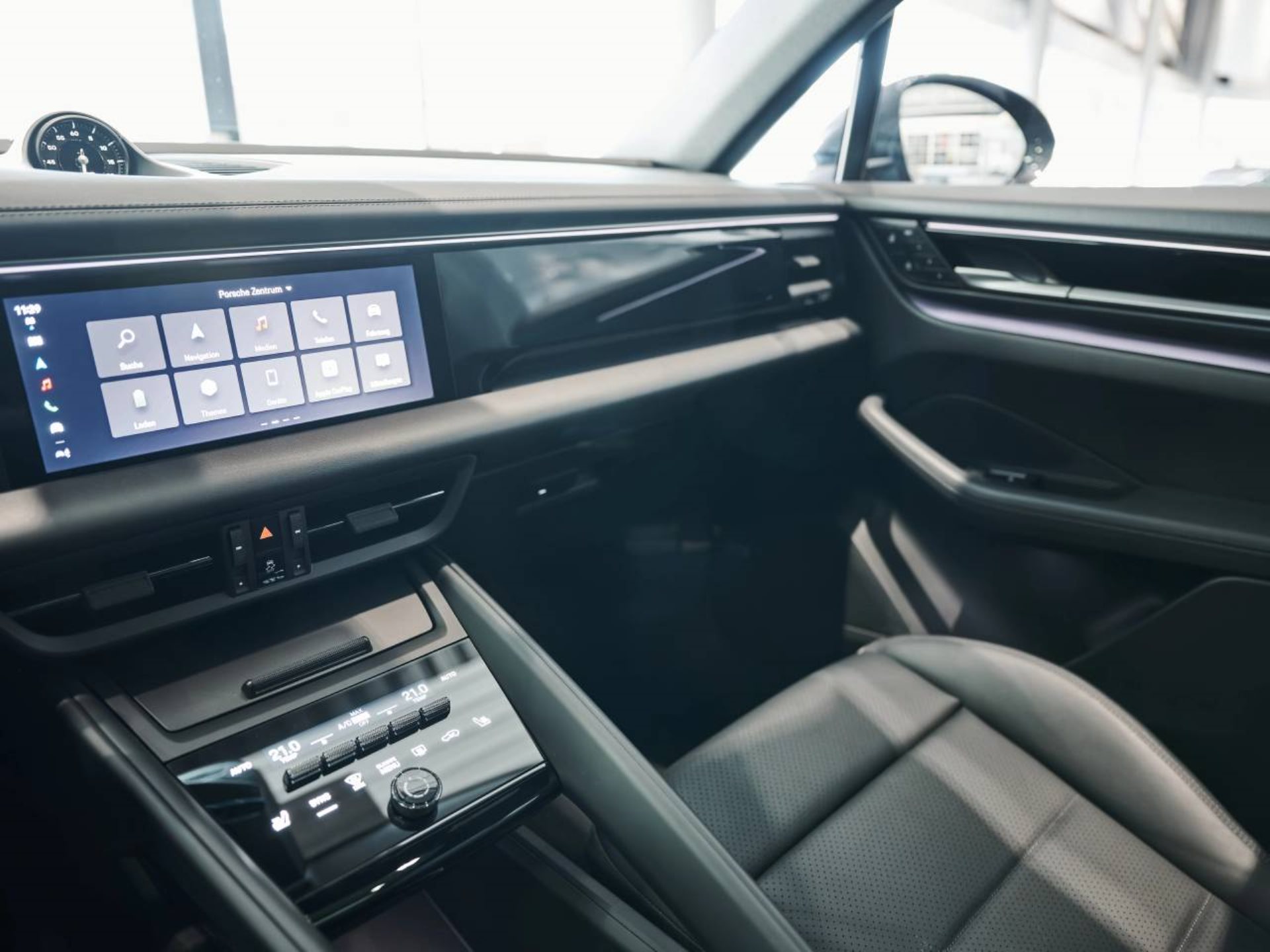 PORSCHE Macan 4-image-17