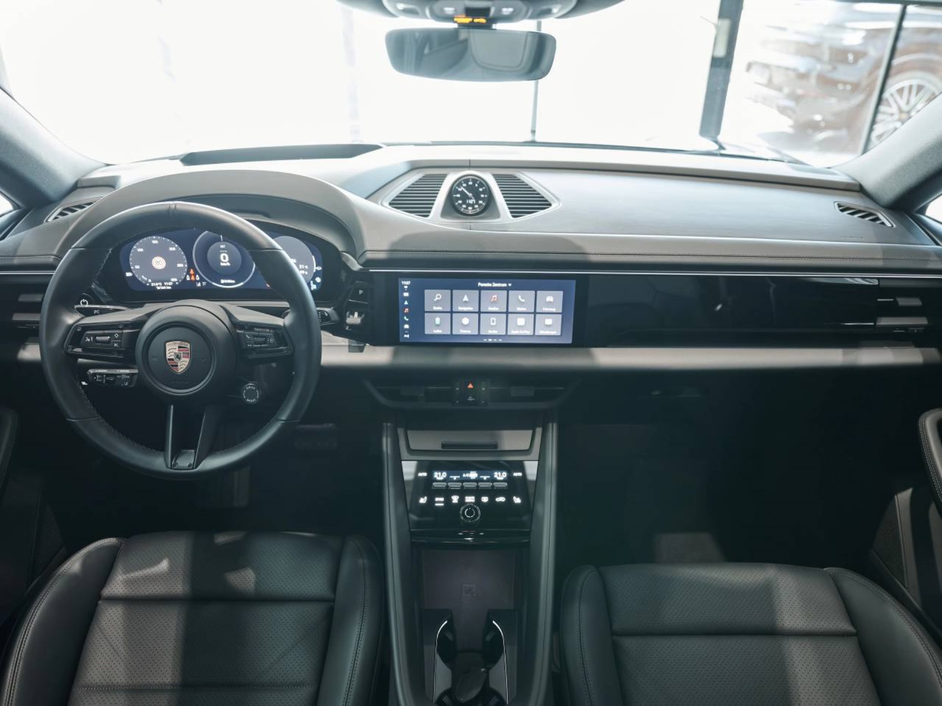 PORSCHE Macan 4-image-15