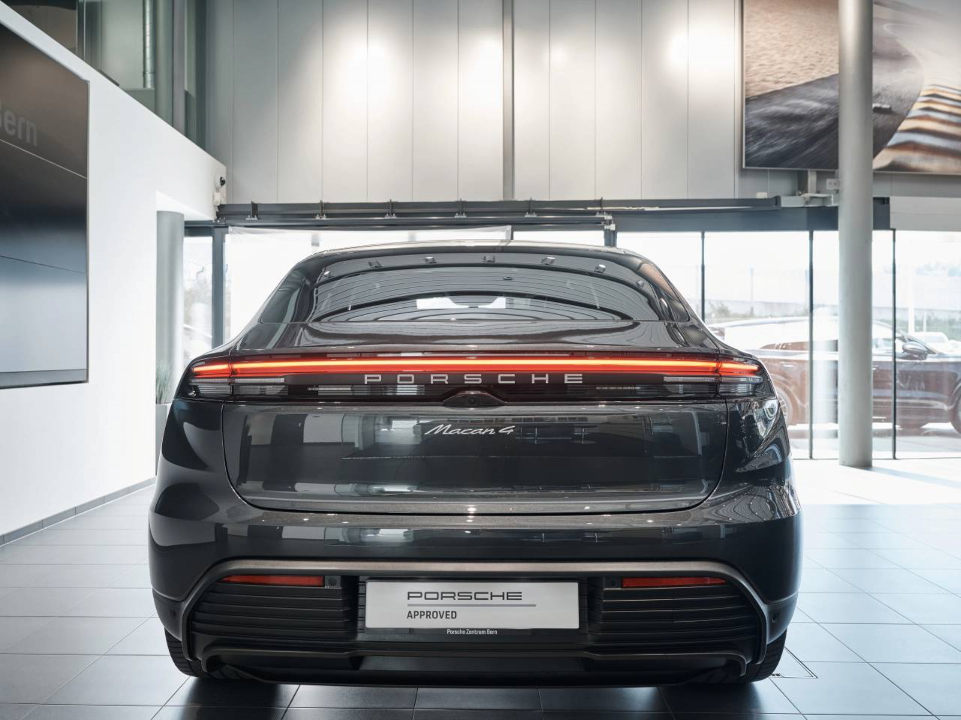 PORSCHE Macan 4-image-5