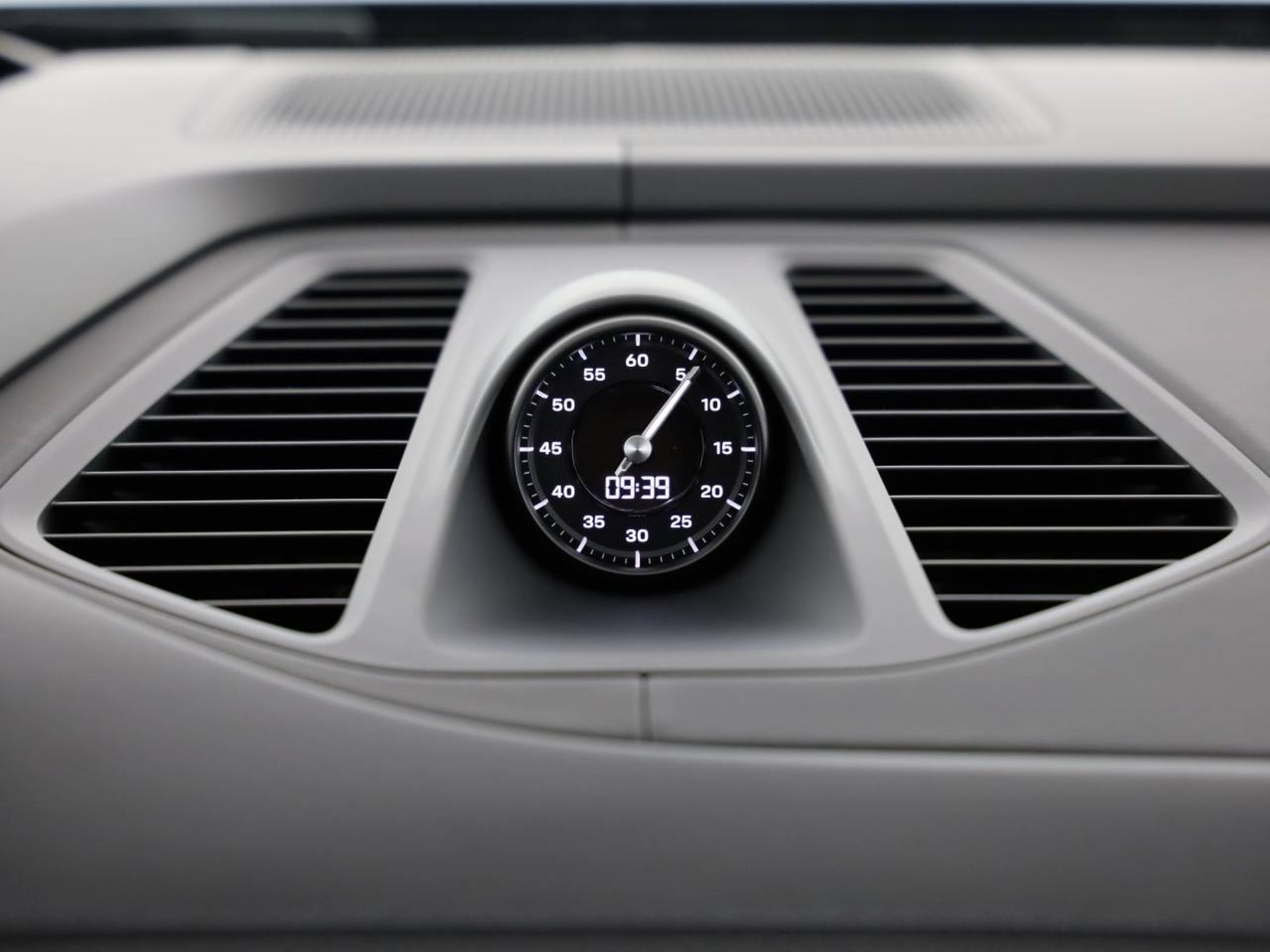 PORSCHE Macan 4-image-27