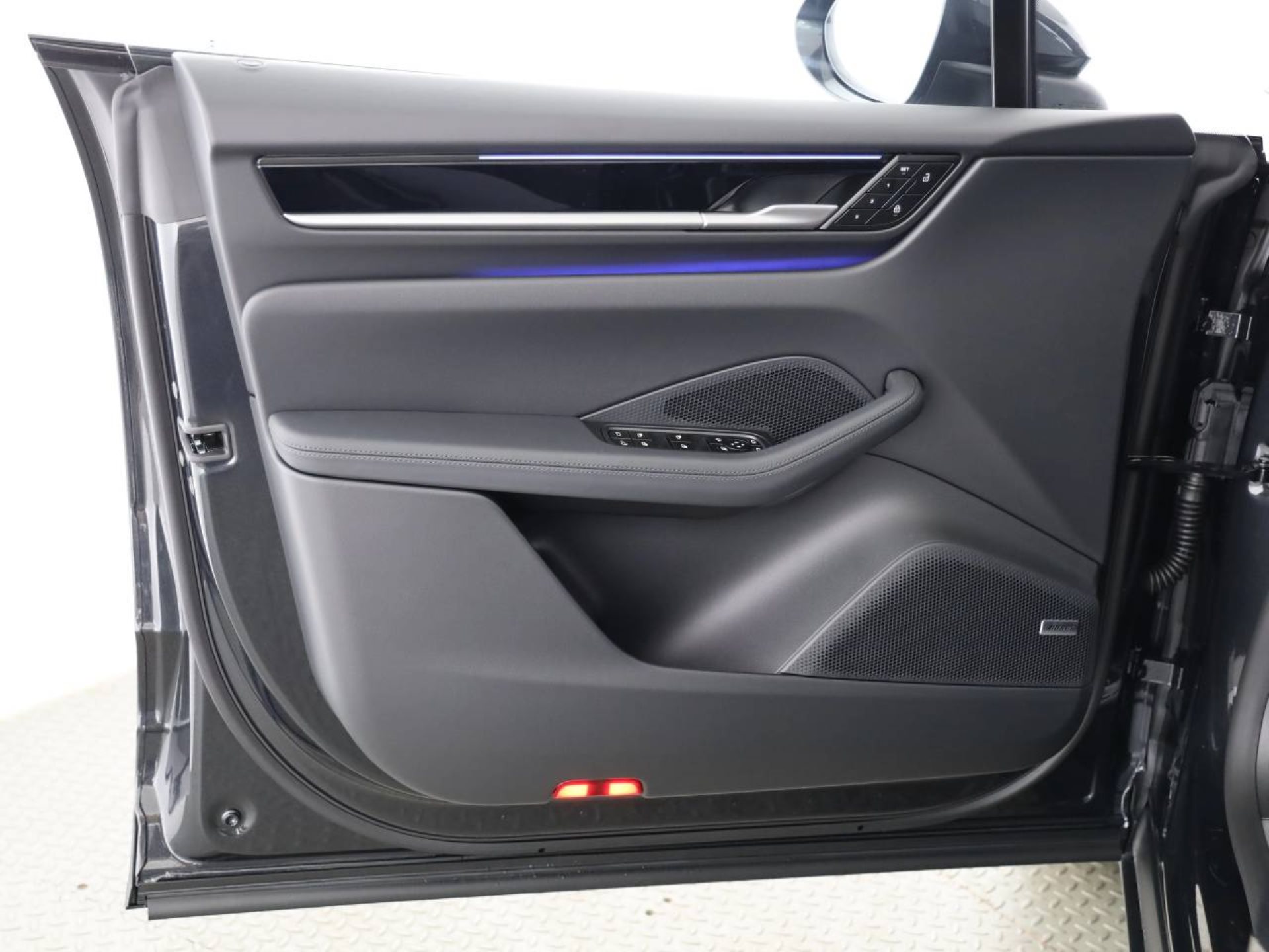 PORSCHE Macan 4-image-23