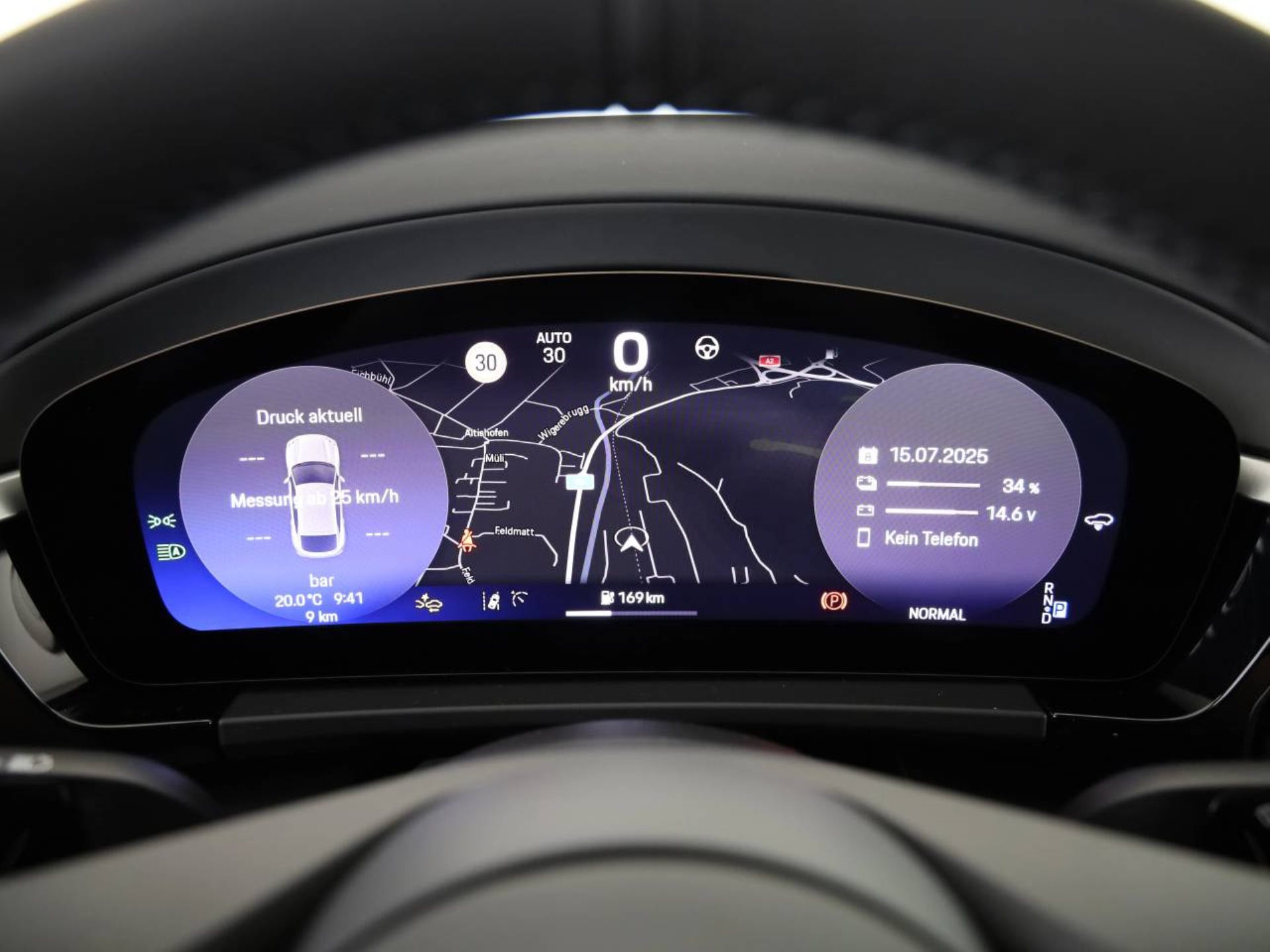 PORSCHE Macan 4-image-17