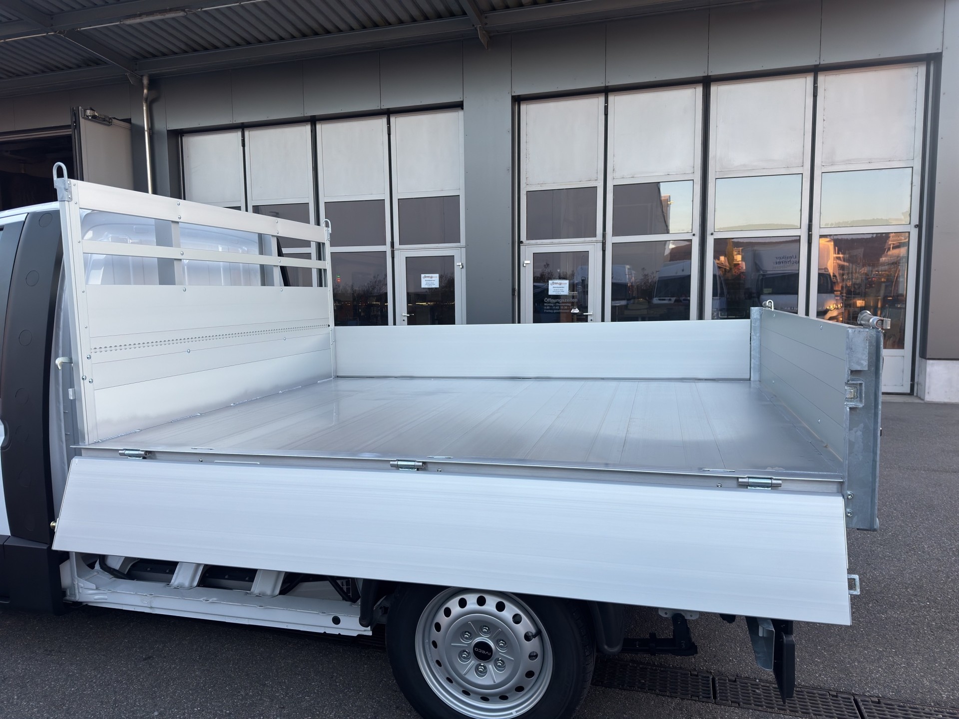 IVECO EMoovy (Dreiseitenkipper)-image-15