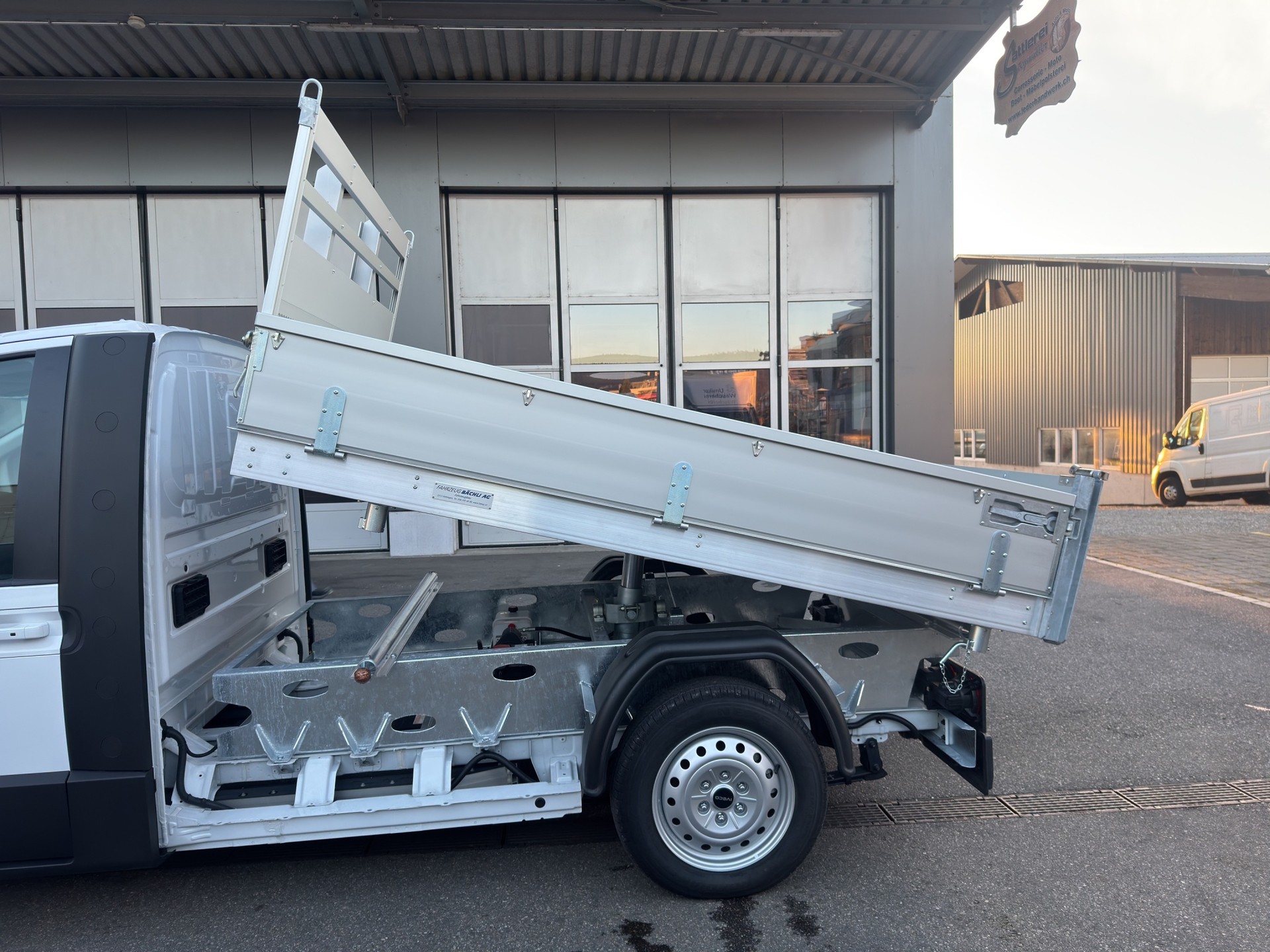 IVECO EMoovy (Dreiseitenkipper)-image-14