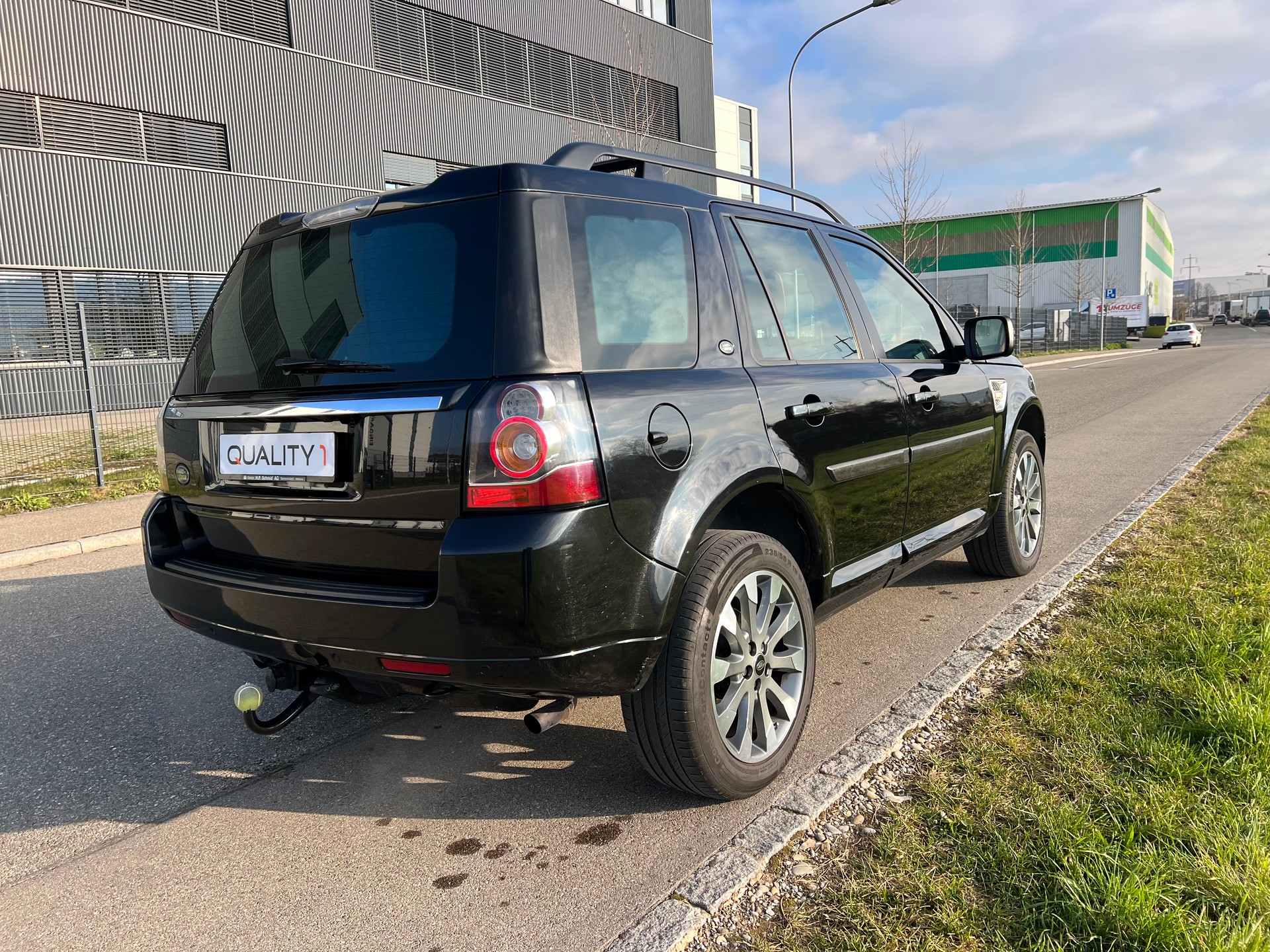 LAND ROVER Freelander 2.0 HSE Luxury Automatic-showroom-element-3