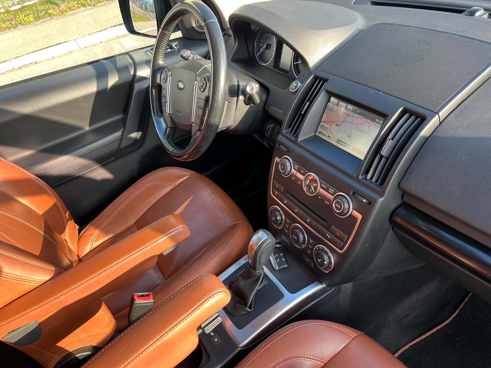 LAND ROVER Freelander 2.0 HSE Luxury Automatic-image-13