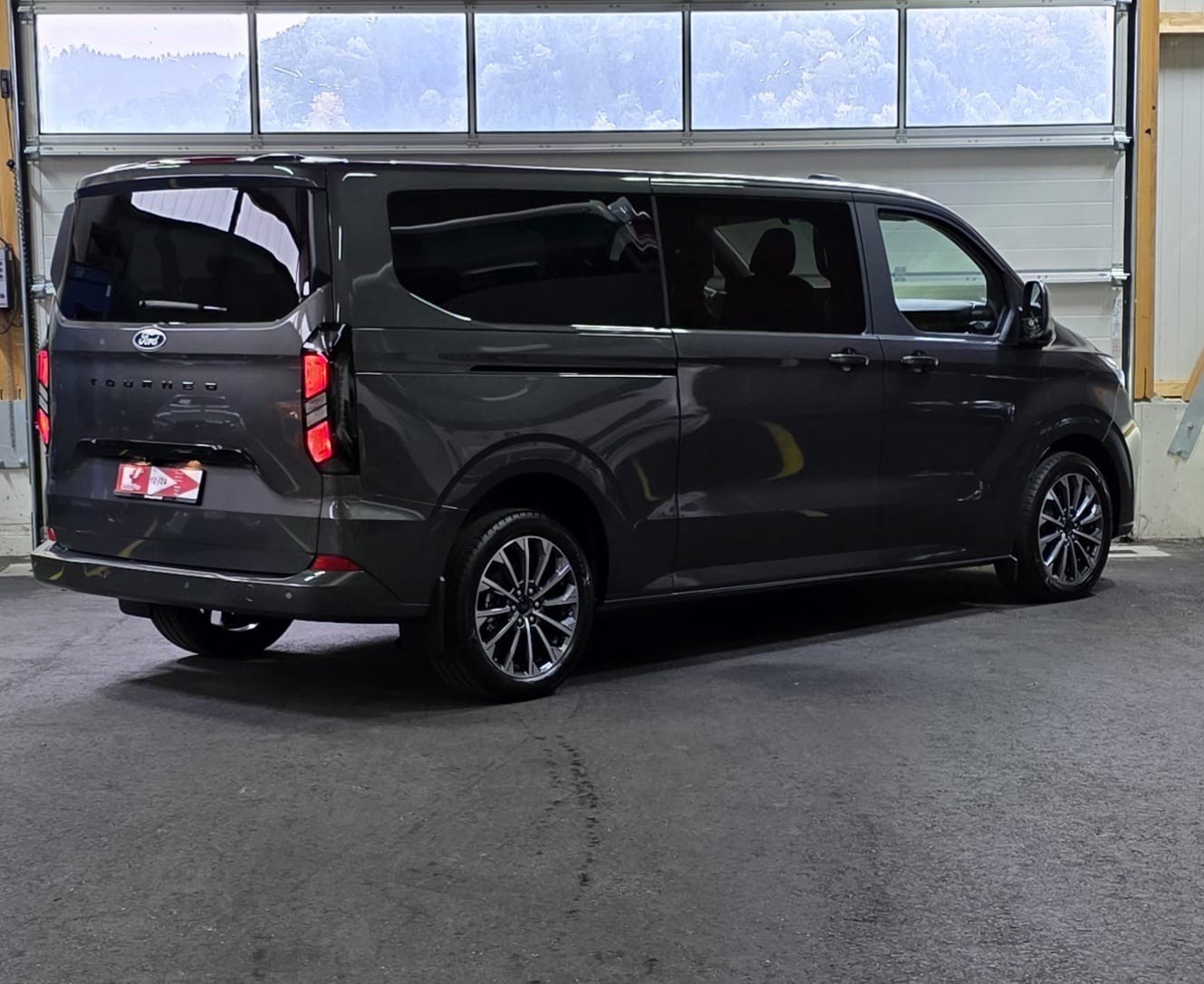 FORD Tourneo Bus 320 Custom L2H1 TitaniumX Automat *8-Plätzer*-image-4