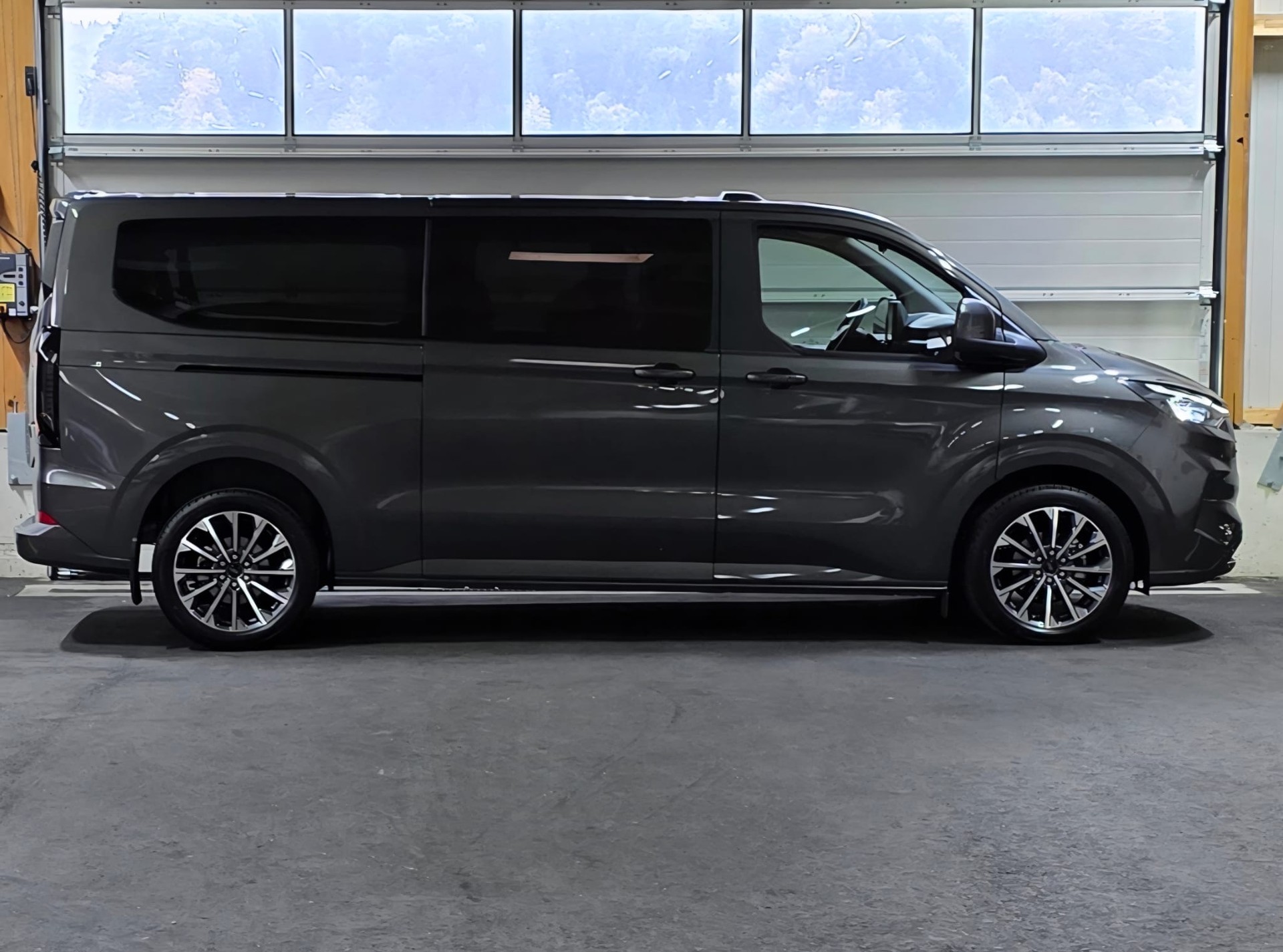 FORD Tourneo Bus 320 Custom L2H1 TitaniumX Automat *8-Plätzer*-image-5