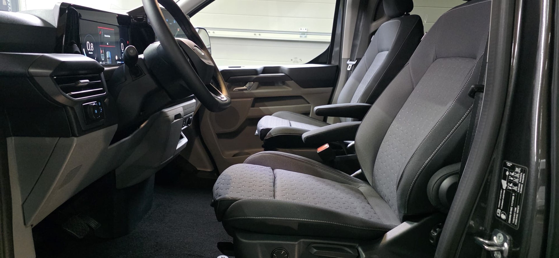 FORD Tourneo Bus 320 Custom L2H1 TitaniumX Automat *8-Plätzer*-image-10