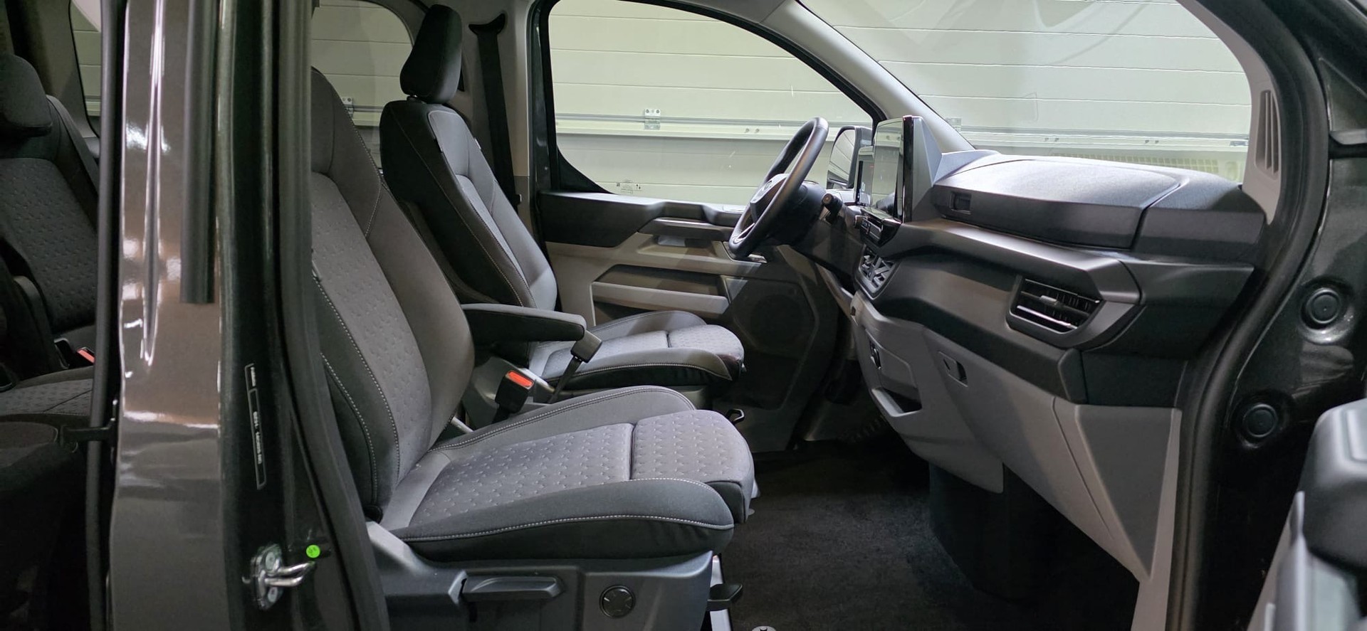 FORD Tourneo Bus 320 Custom L2H1 TitaniumX Automat *8-Plätzer*-image-8