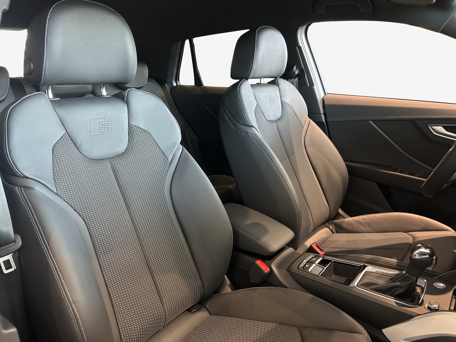 AUDI Q2 35 TFSI advanced S-tronic-image-14