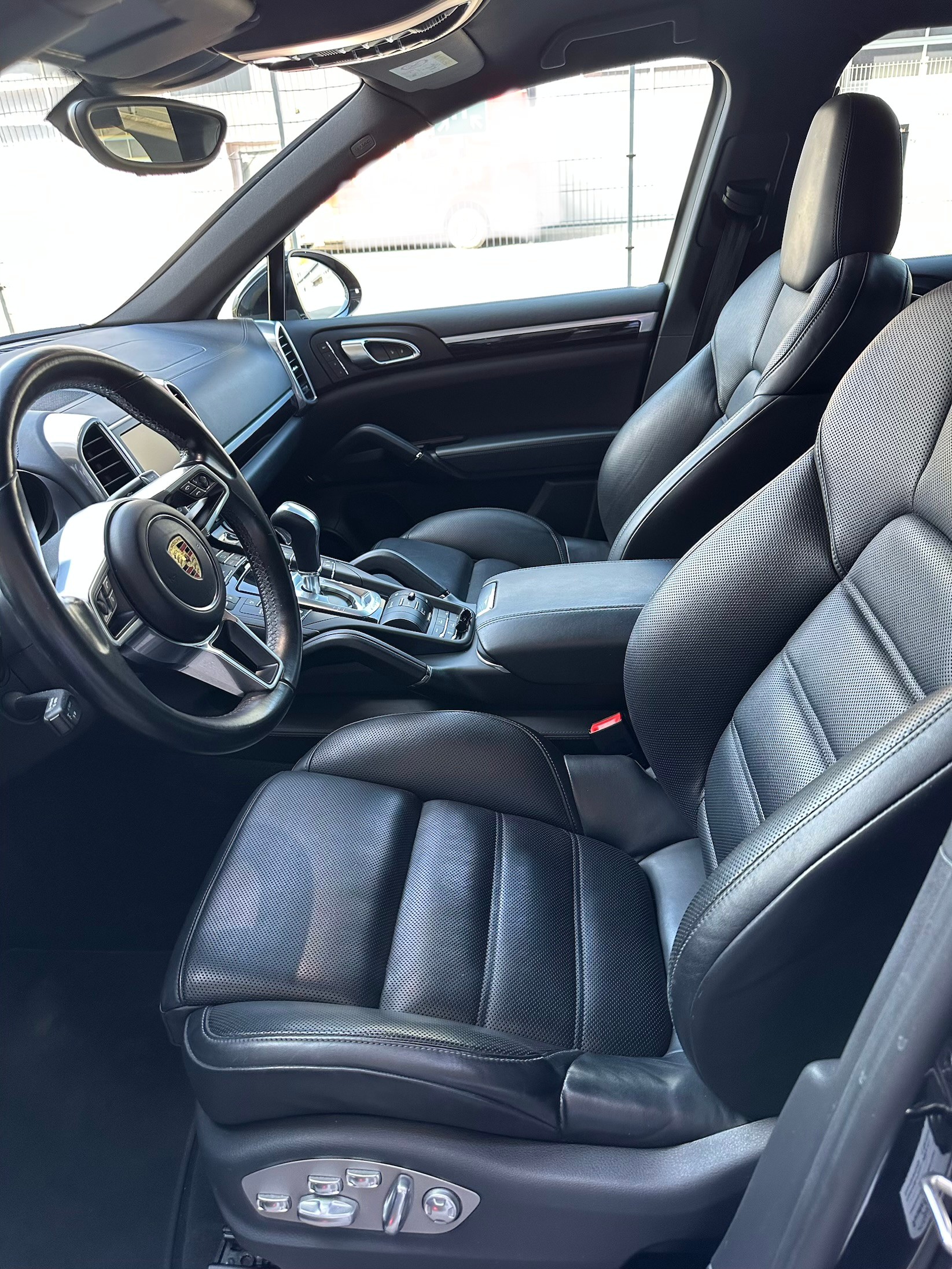 PORSCHE Cayenne S E-Hybrid-image-7