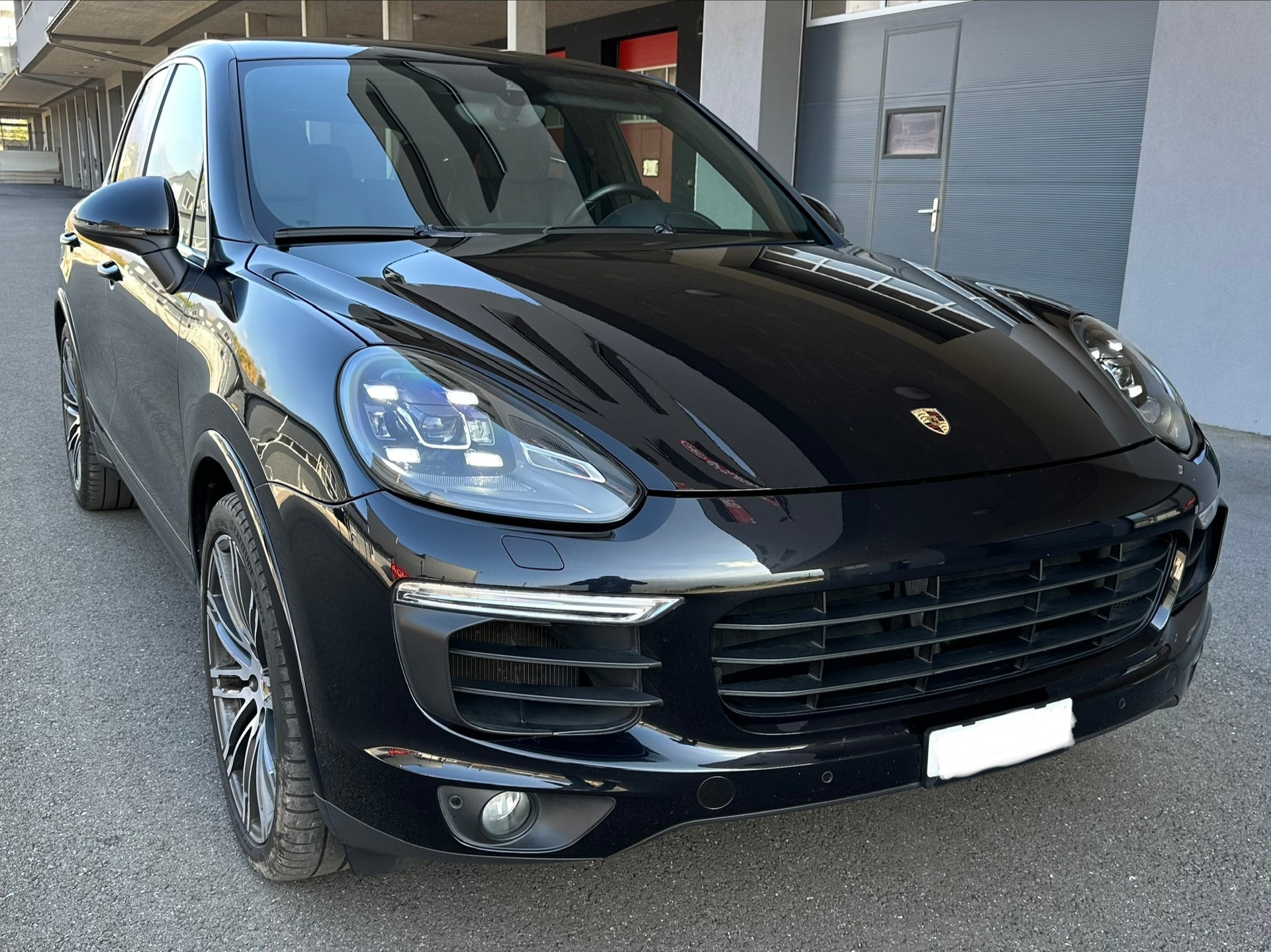 PORSCHE Cayenne S E-Hybrid-image-0