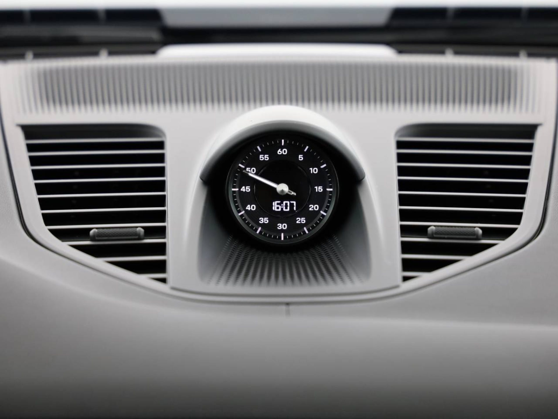 PORSCHE Panamera 4S E-Hybrid-image-11