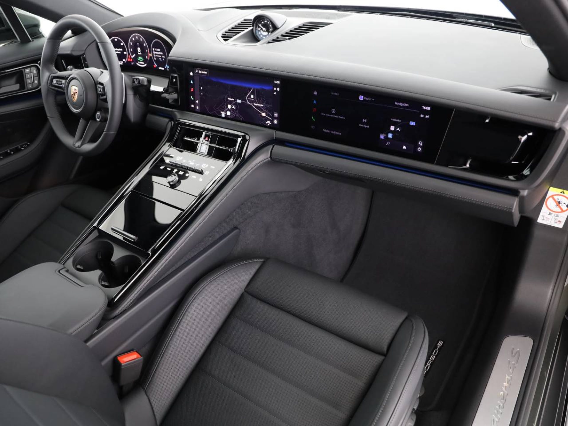 PORSCHE Panamera 4S E-Hybrid-image-10