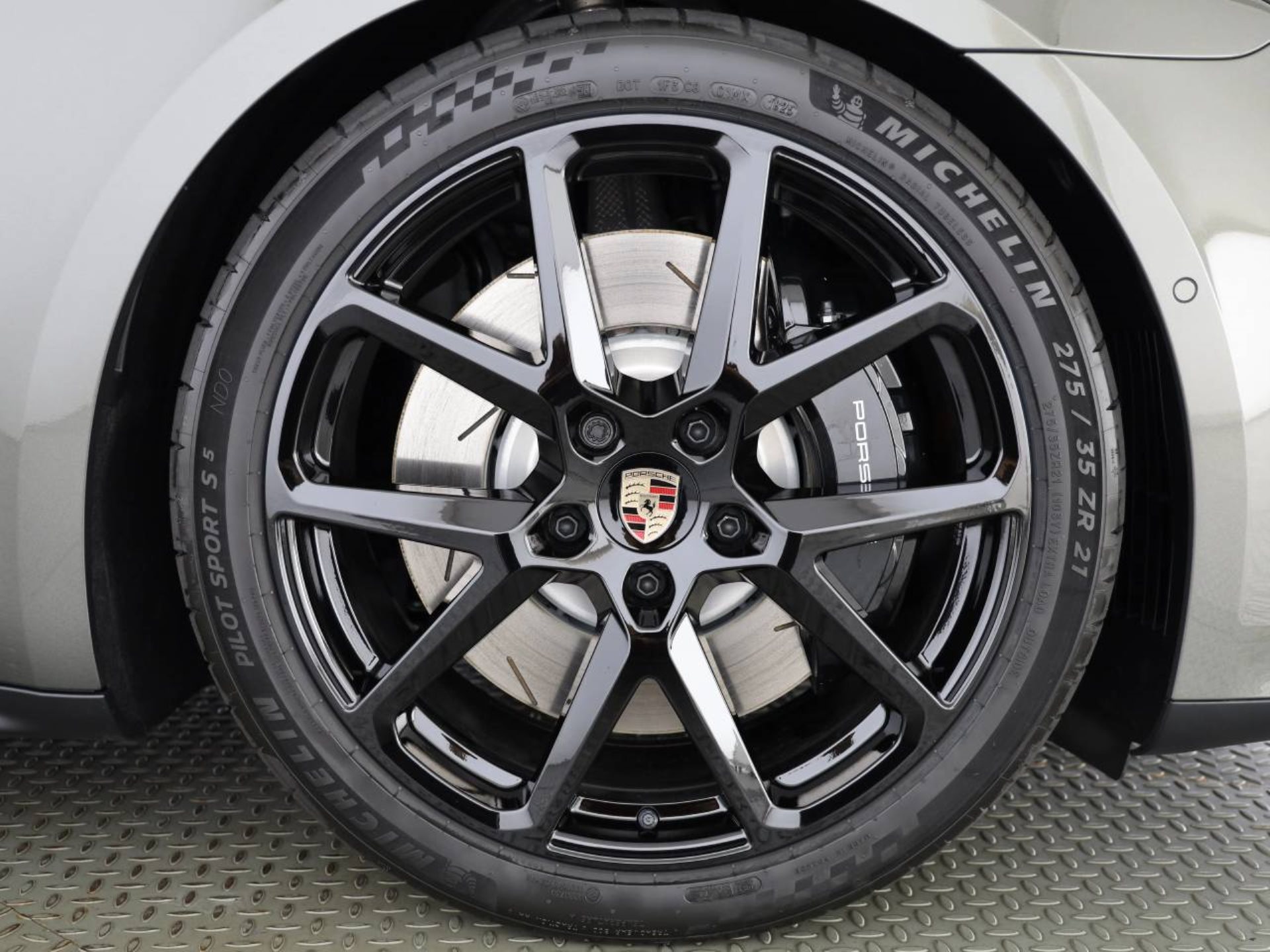 PORSCHE Panamera 4S E-Hybrid-image-5