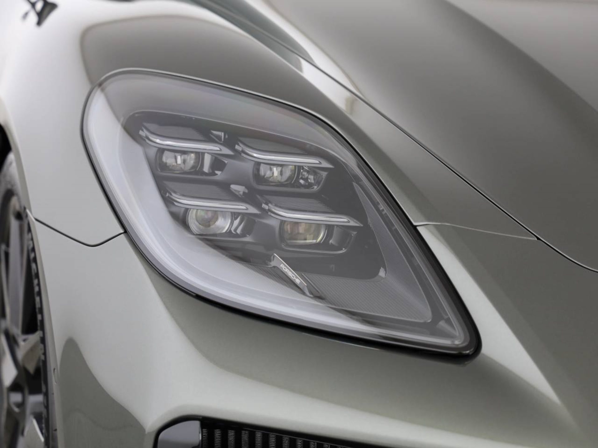 PORSCHE Panamera 4S E-Hybrid-image-8