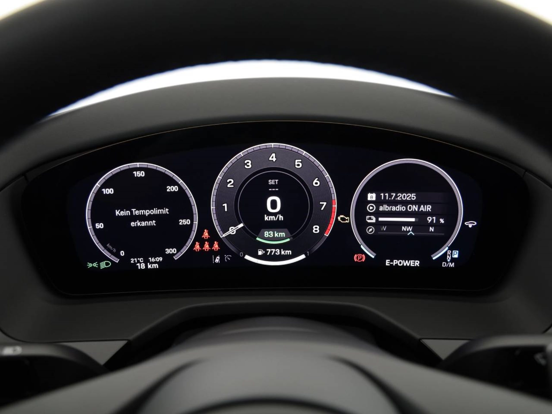 PORSCHE Panamera 4S E-Hybrid-image-12