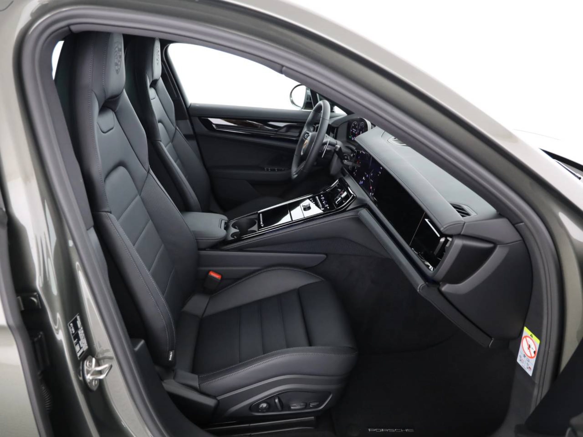 PORSCHE Panamera 4S E-Hybrid-image-15