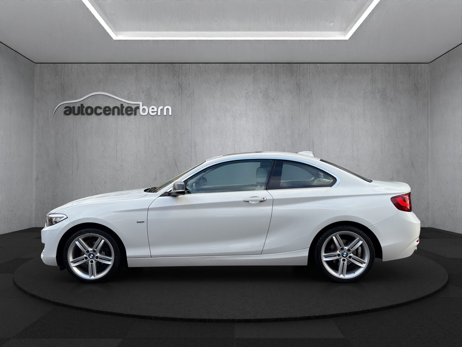 BMW 218d Luxury Line Steptronic-image-3