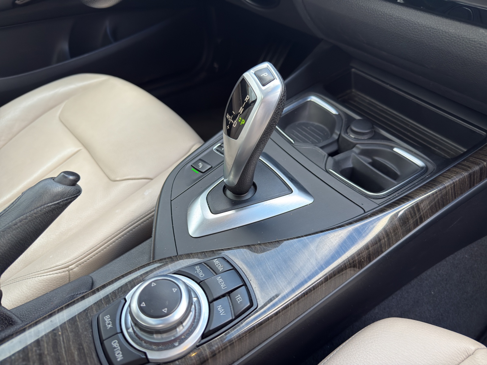 BMW 218d Luxury Line Steptronic-image-14