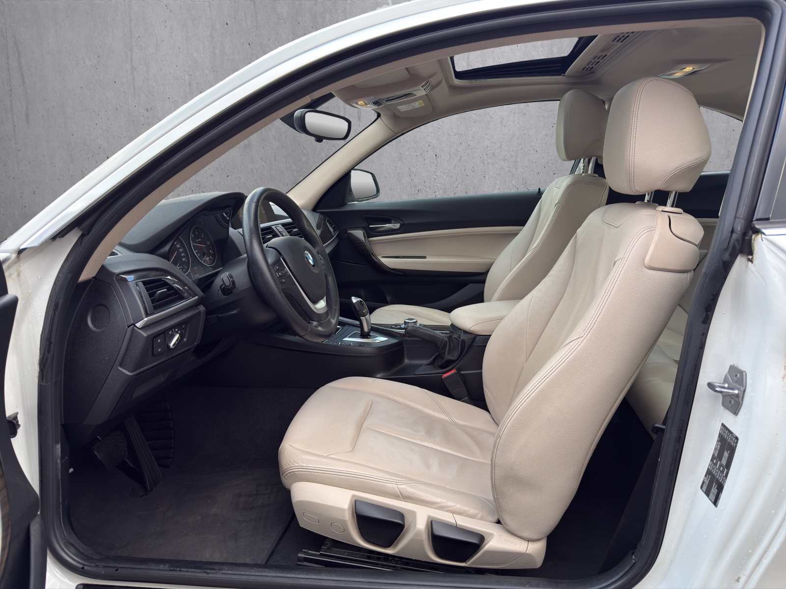 BMW 218d Luxury Line Steptronic-image-8