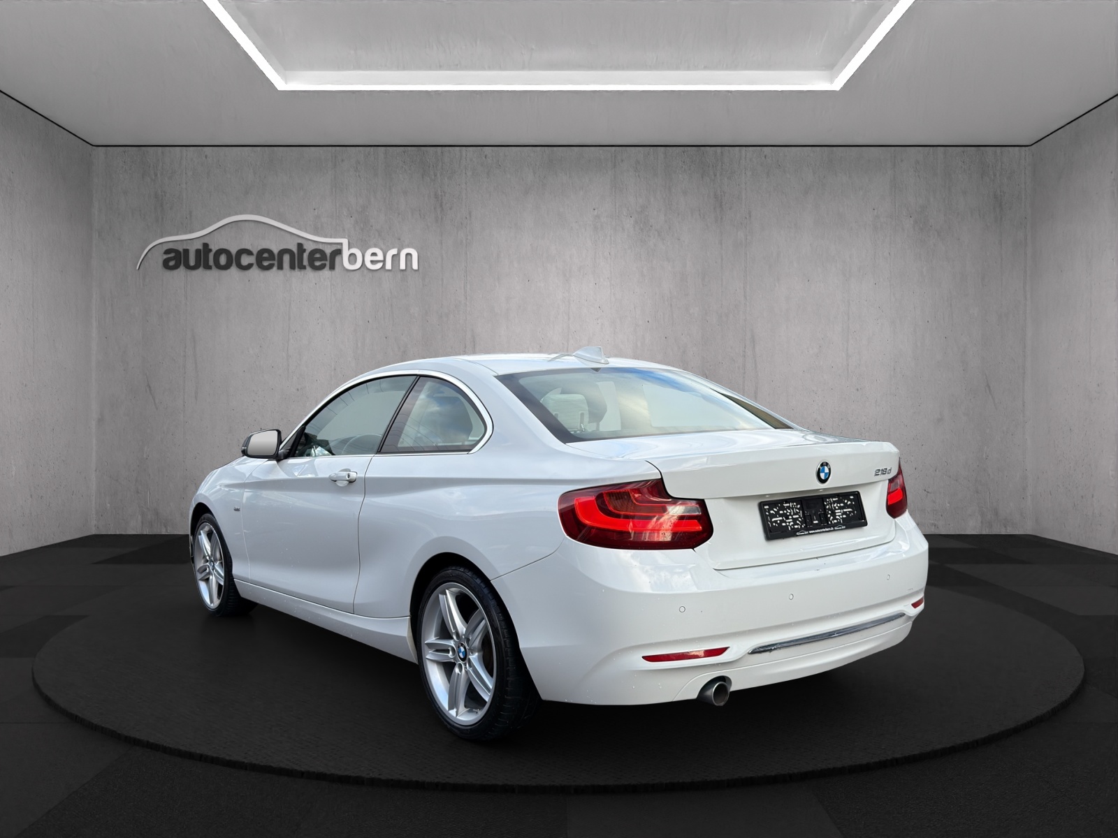 BMW 218d Luxury Line Steptronic-image-4