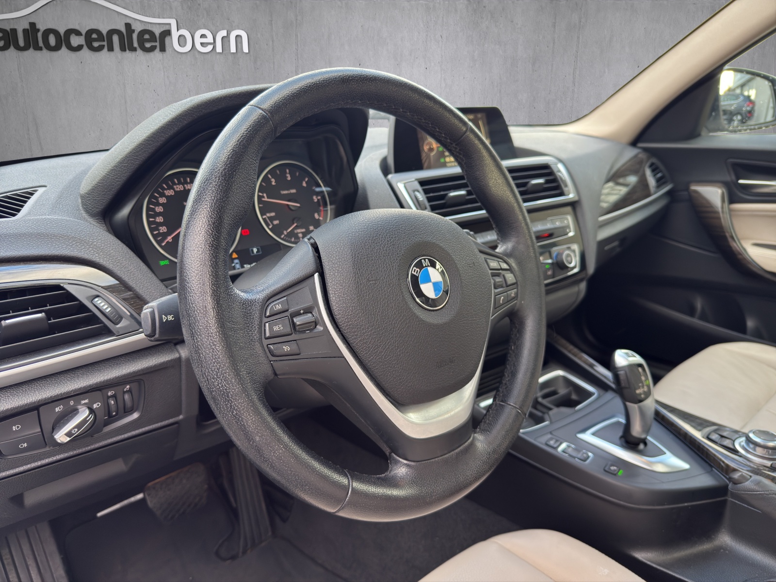 BMW 218d Luxury Line Steptronic-image-9