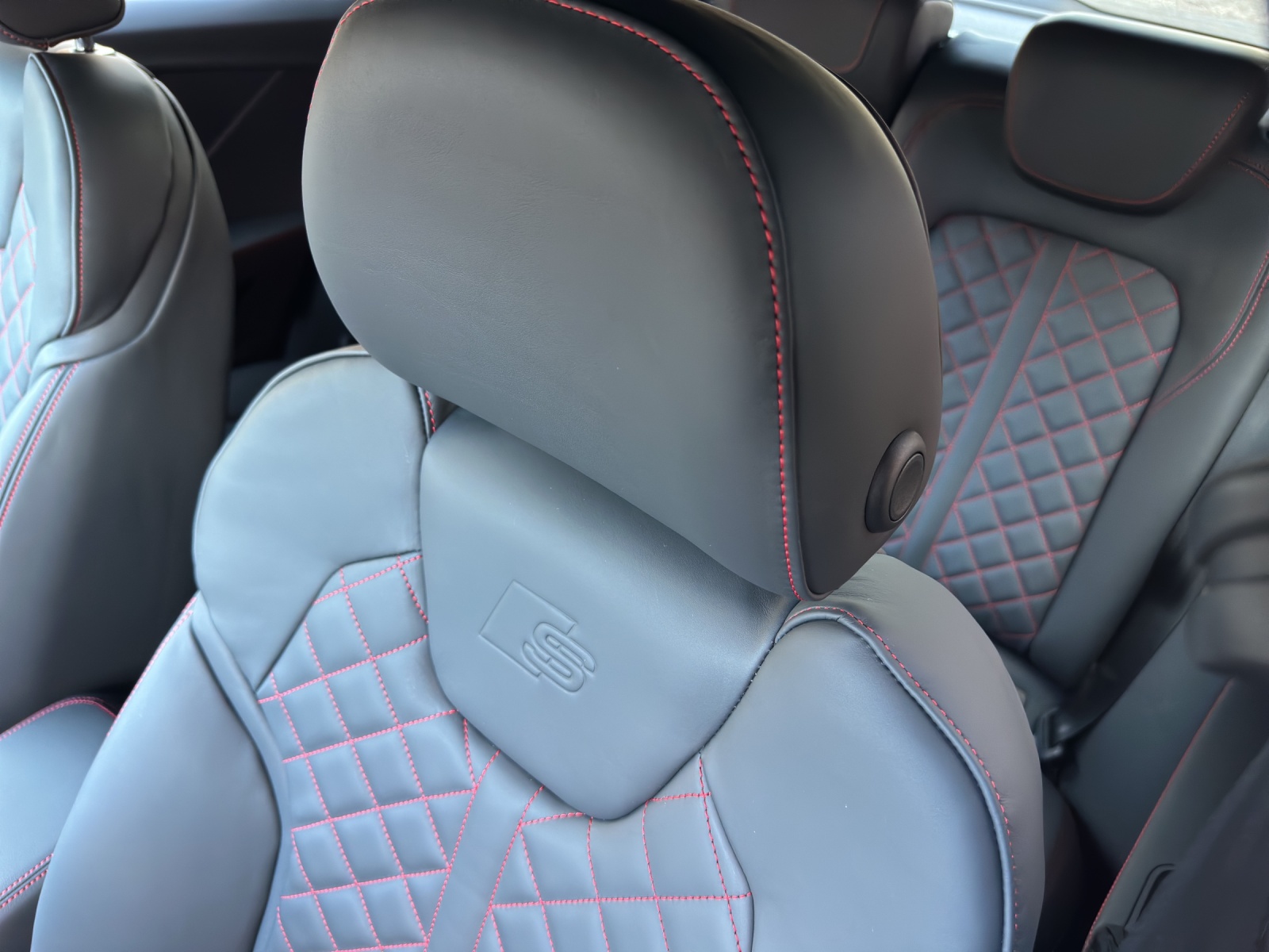 AUDI Q2 35 TFSI S line S-tronic-image-12