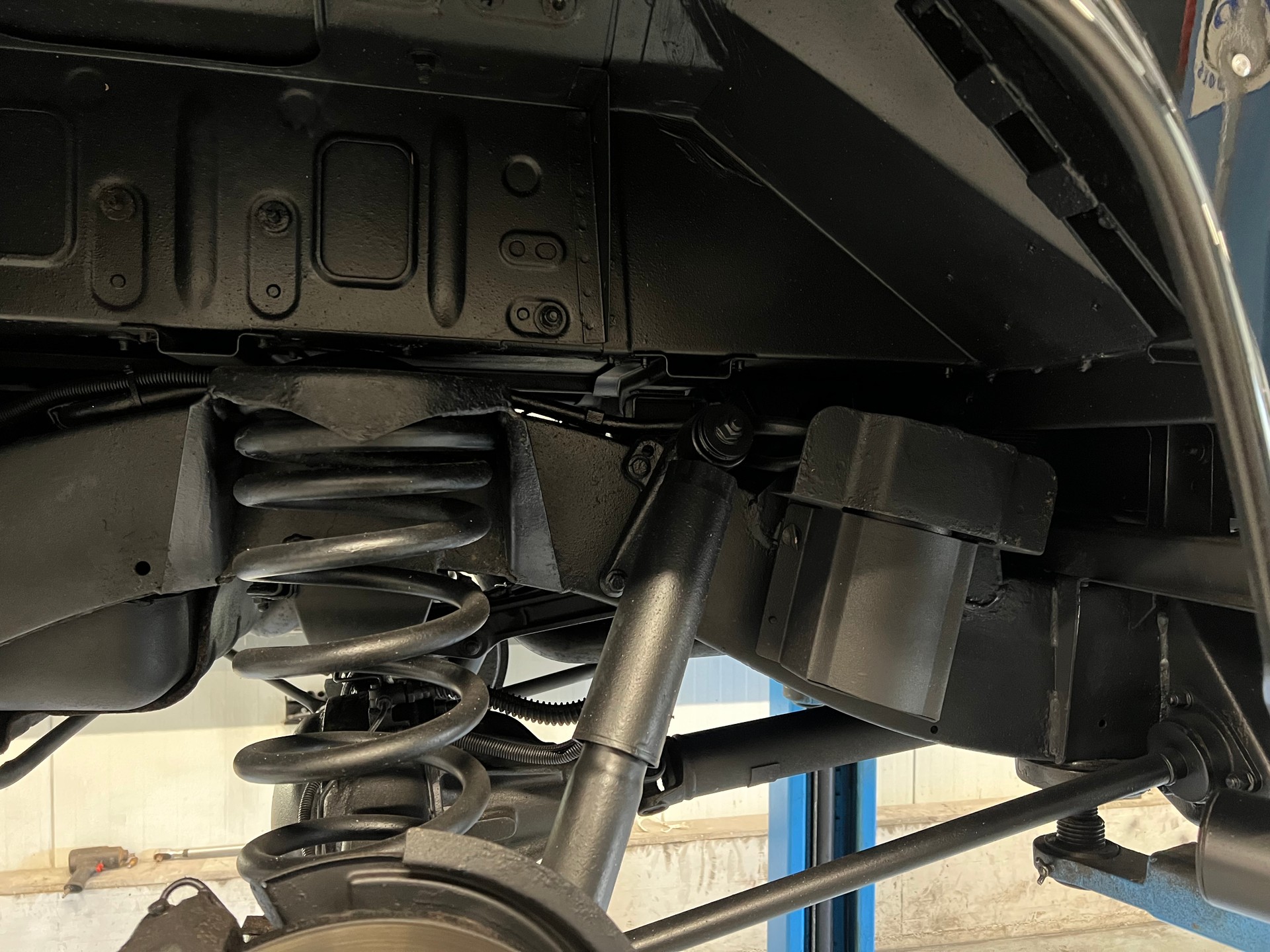 LAND ROVER Defender 110 SW 2.4Tdc Black Pearl-image-16