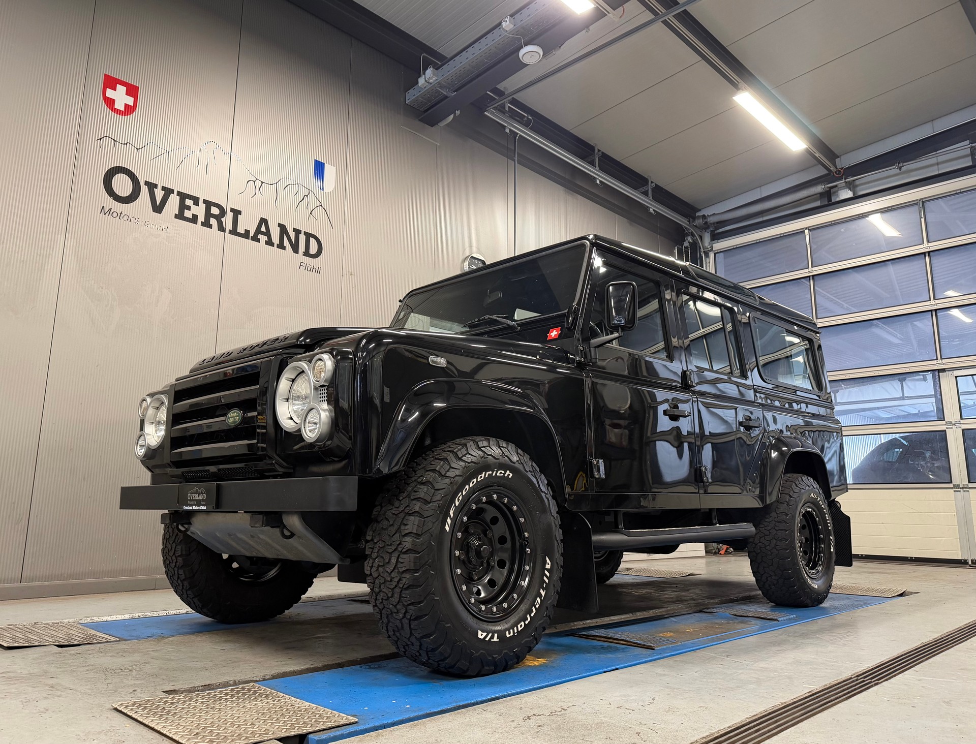 LAND ROVER Defender 110 SW 2.4Tdc Black Pearl