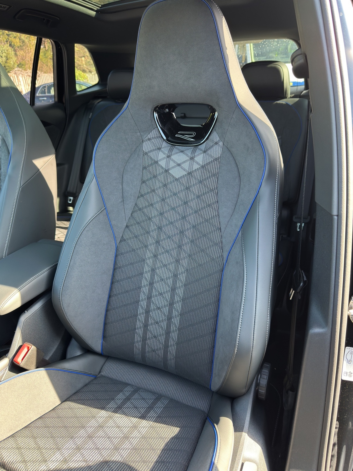 VW Tiguan 2.0 TDI SCR R-Line 4Motion DSG-image-18
