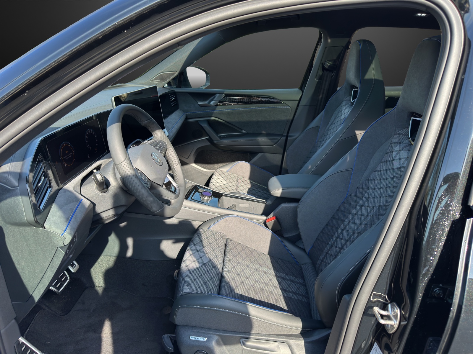 VW Tiguan 2.0 TDI SCR R-Line 4Motion DSG-image-7
