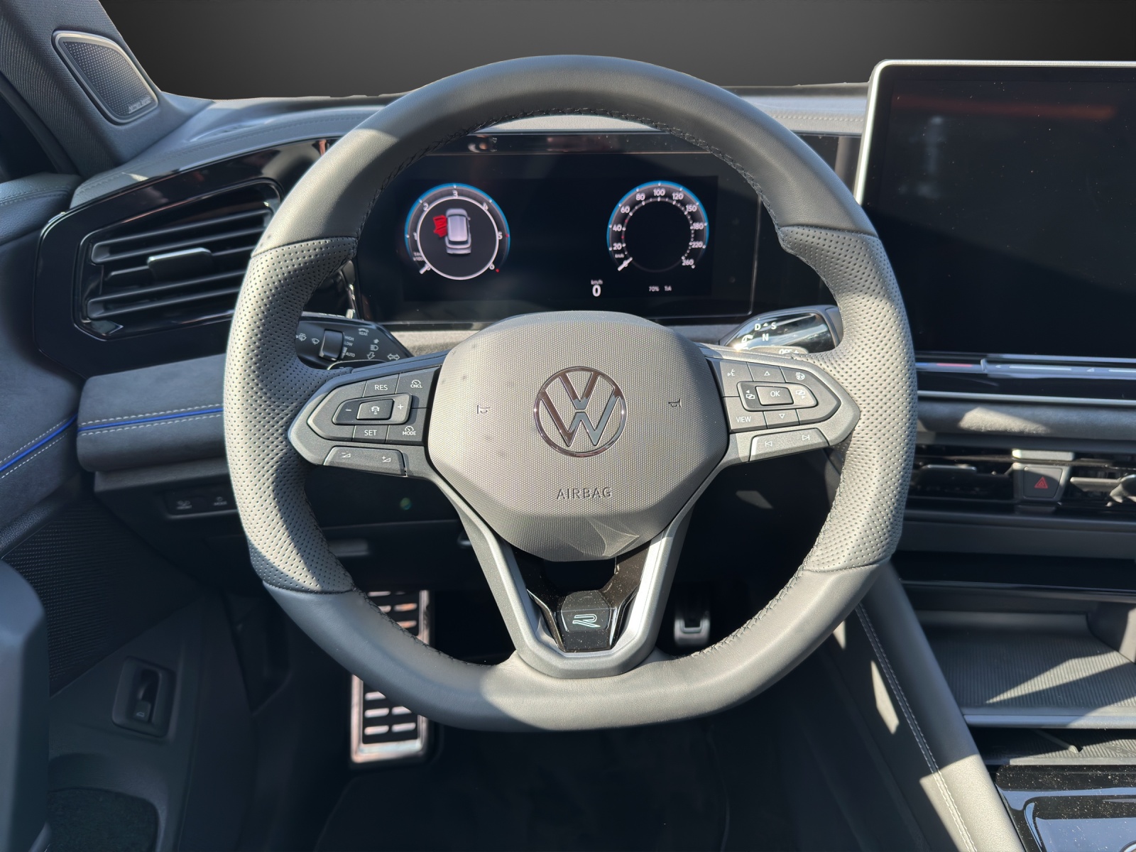 VW Tiguan 2.0 TDI SCR R-Line 4Motion DSG-image-10