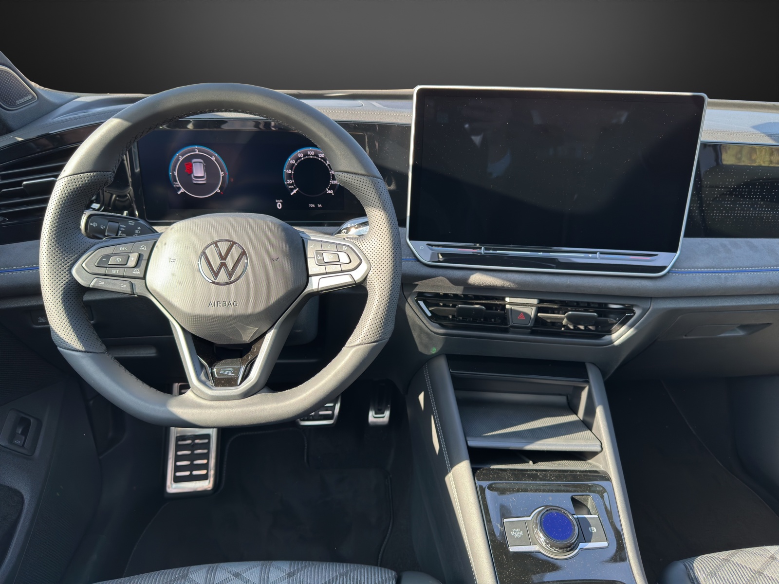 VW Tiguan 2.0 TDI SCR R-Line 4Motion DSG-image-9