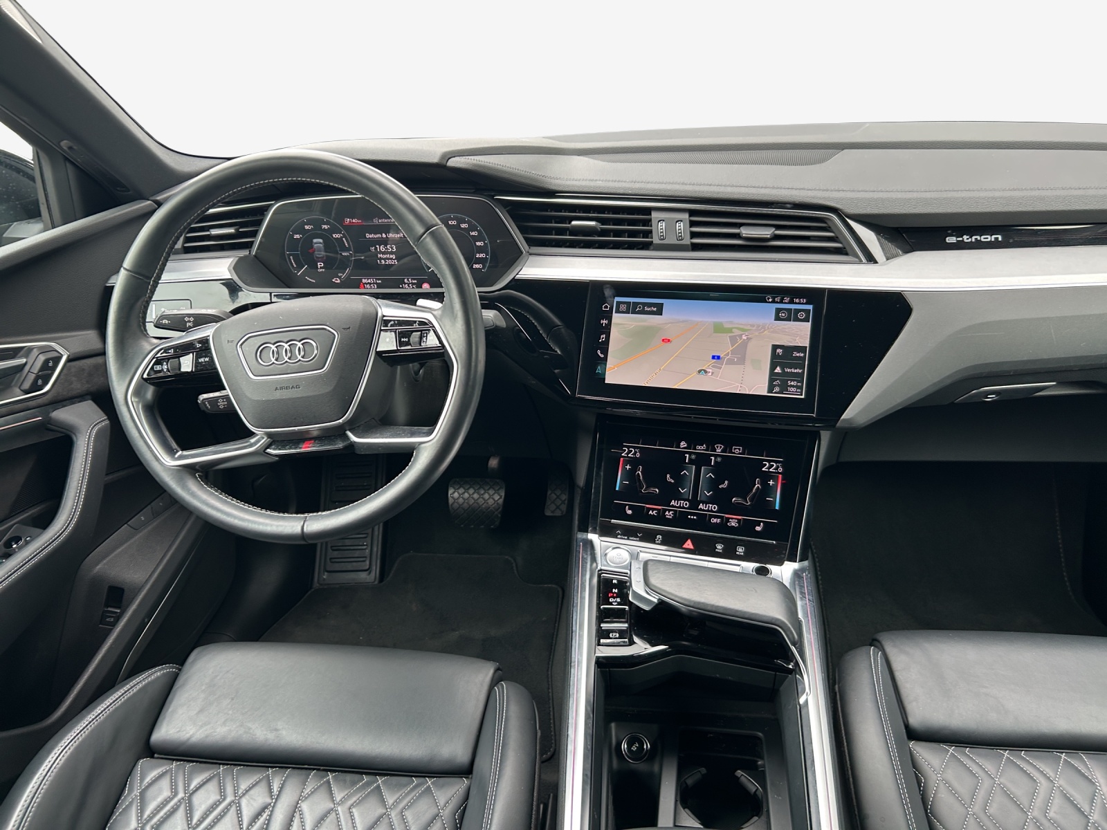 AUDI e-tron 55 Sportback S Line quattro-image-9