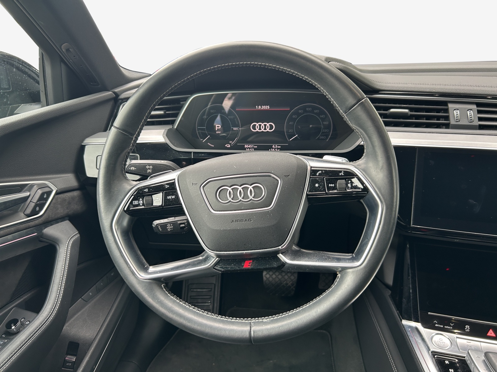 AUDI e-tron 55 Sportback S Line quattro-image-10