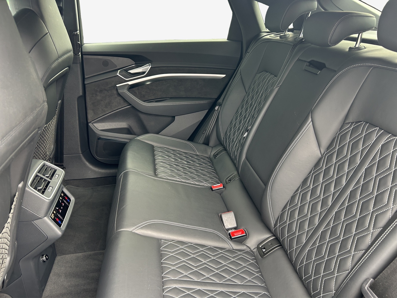 AUDI e-tron 55 Sportback S Line quattro-image-12