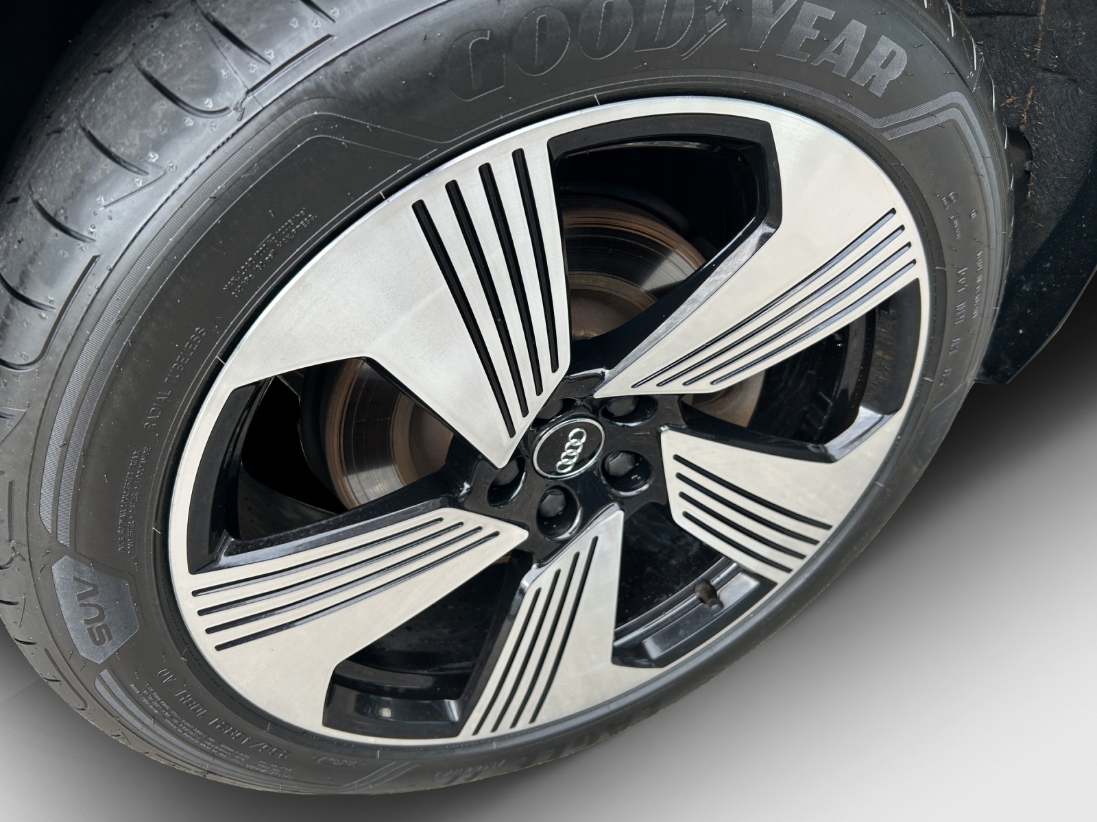 AUDI e-tron 55 Sportback S Line quattro-image-14