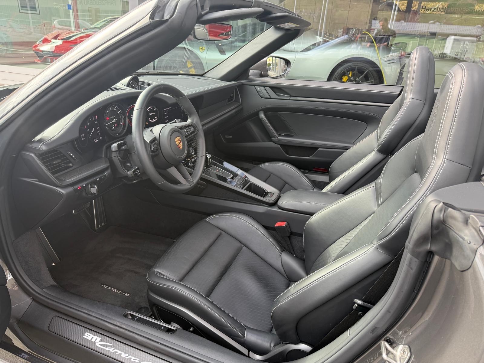 PORSCHE 911 Carrera GTS Cabriolet PDK-showroom-element-3