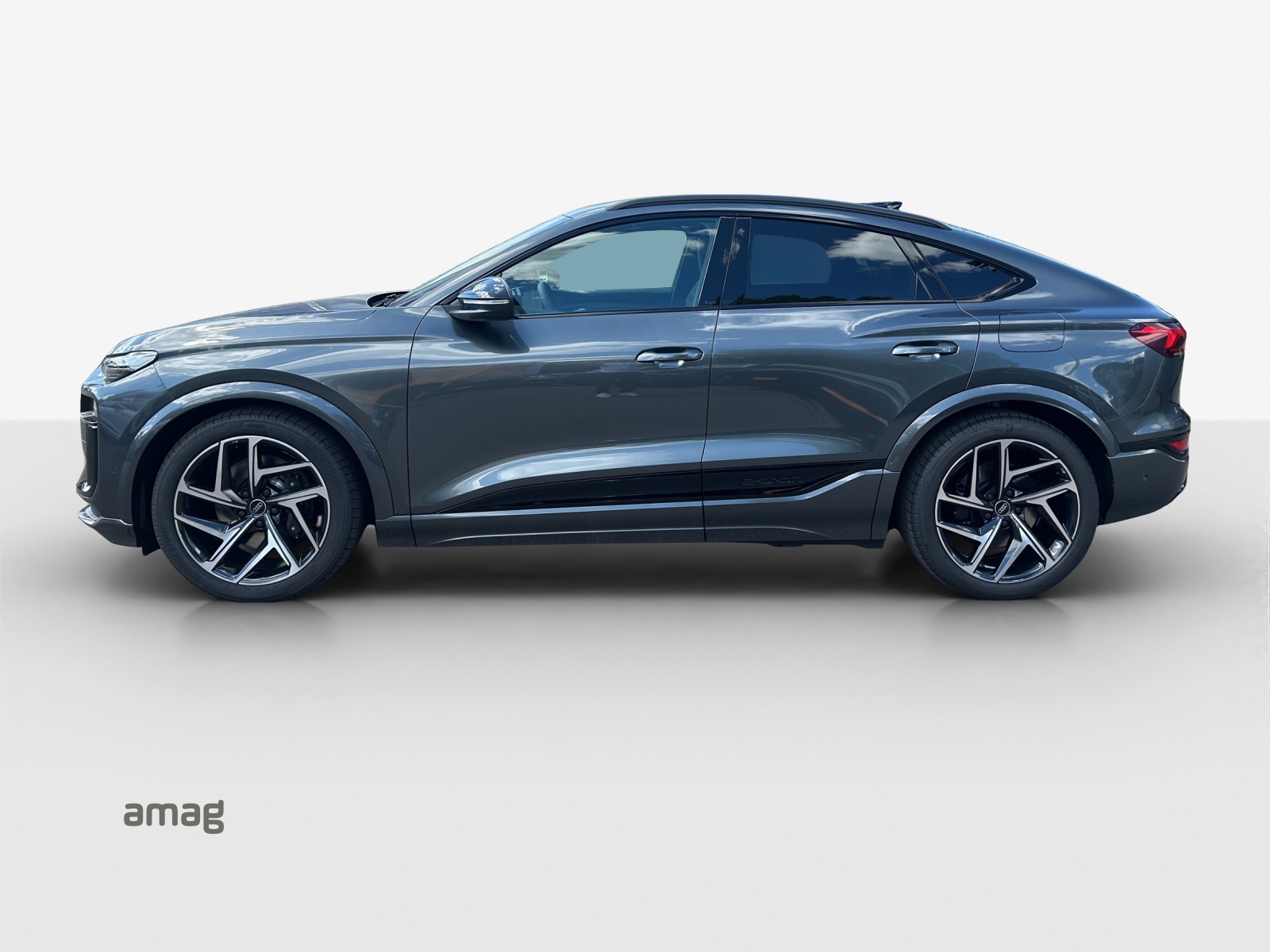 AUDI SQ6 Sportback e-tron quattro-image-2