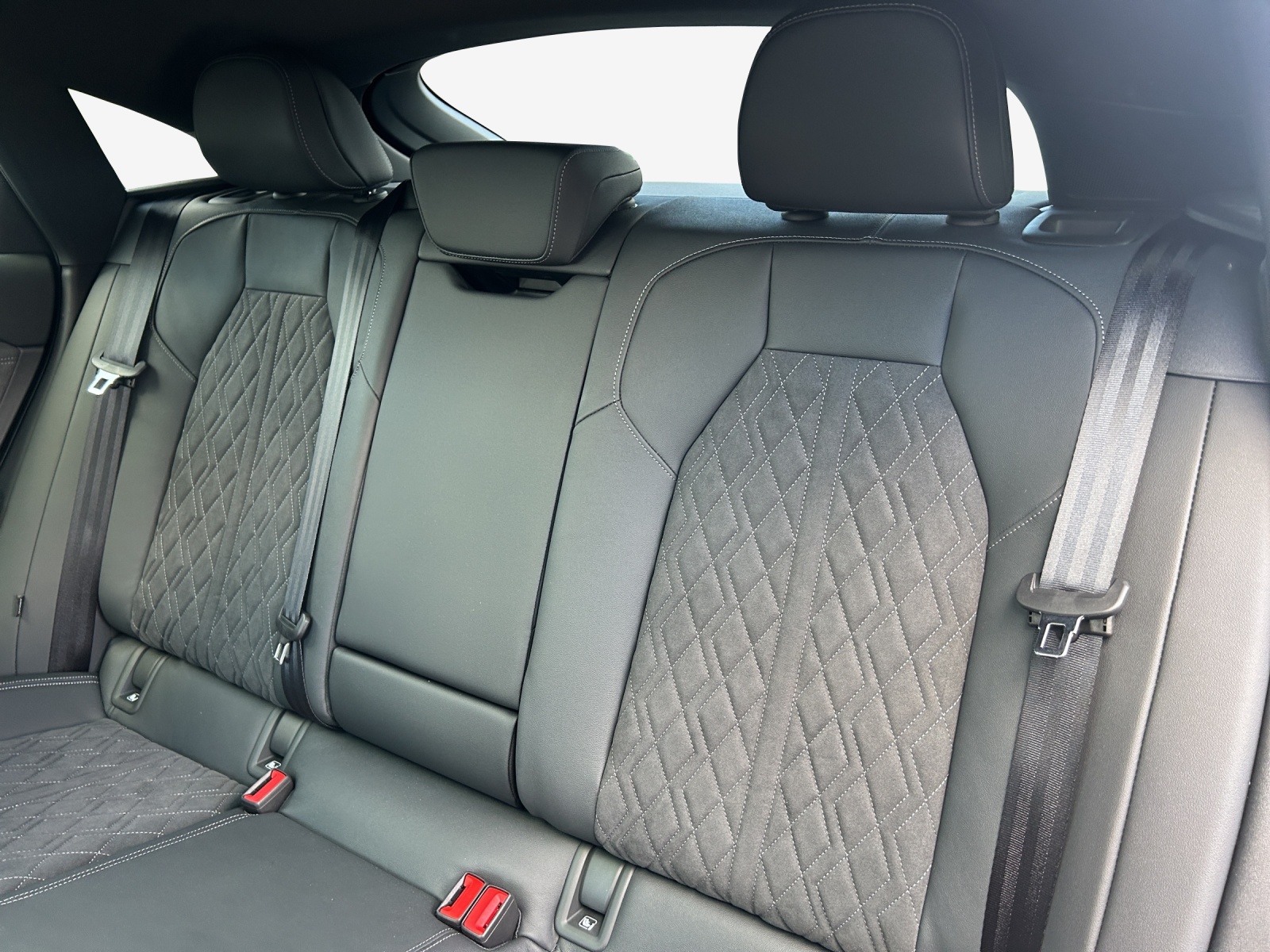 AUDI SQ6 Sportback e-tron quattro-image-9