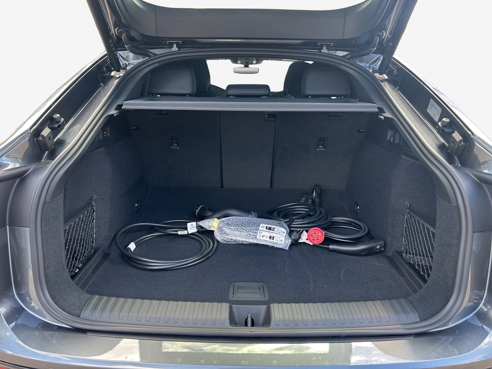 AUDI SQ6 Sportback e-tron quattro-image-12