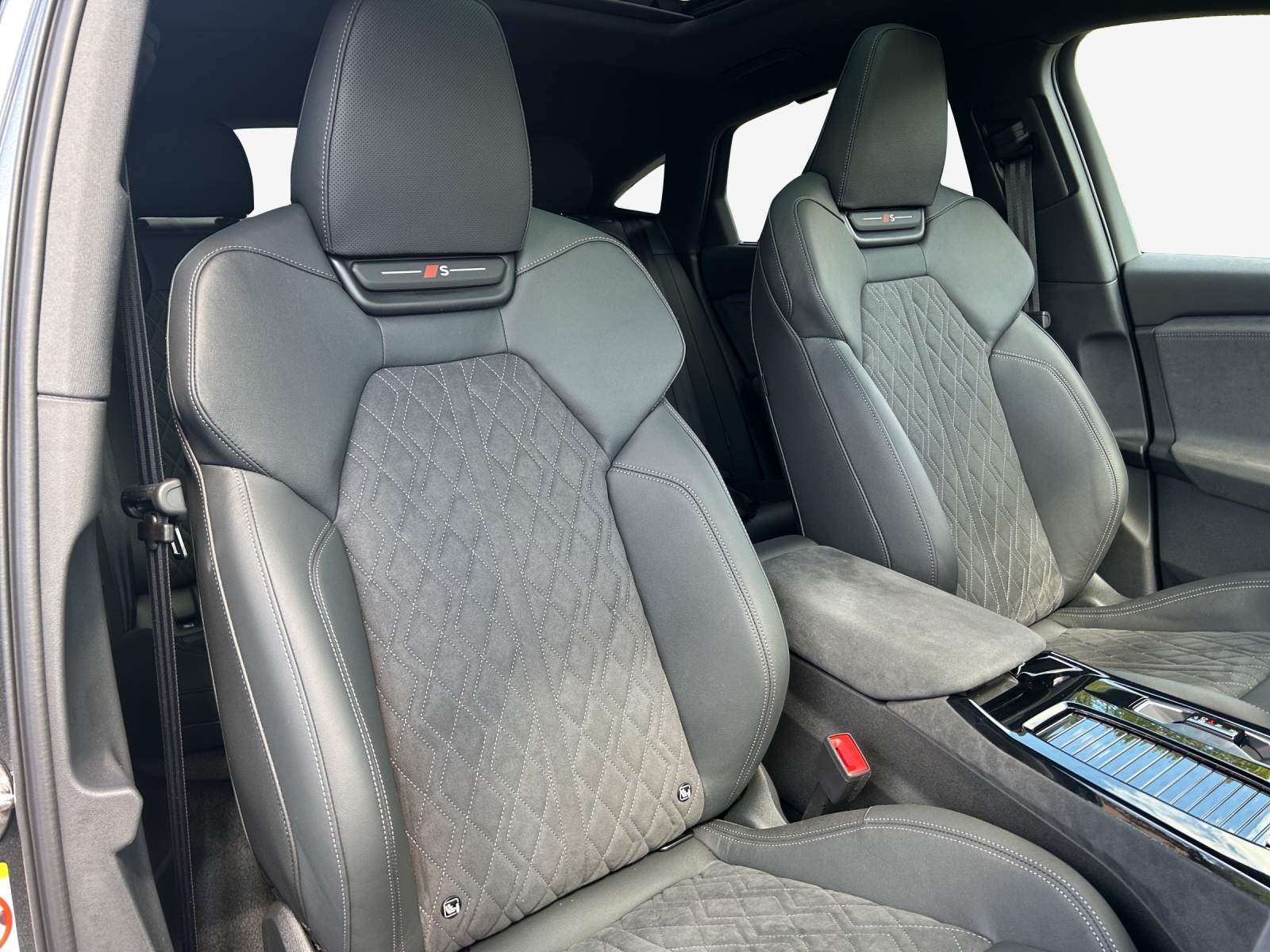 AUDI SQ6 Sportback e-tron quattro-image-15