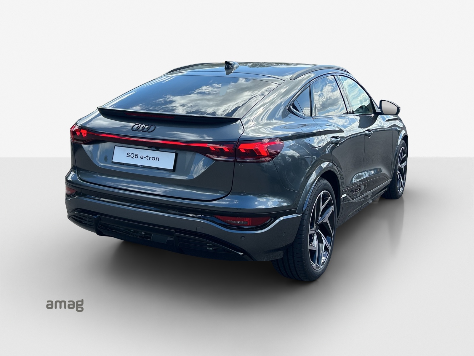 AUDI SQ6 Sportback e-tron quattro-image-5