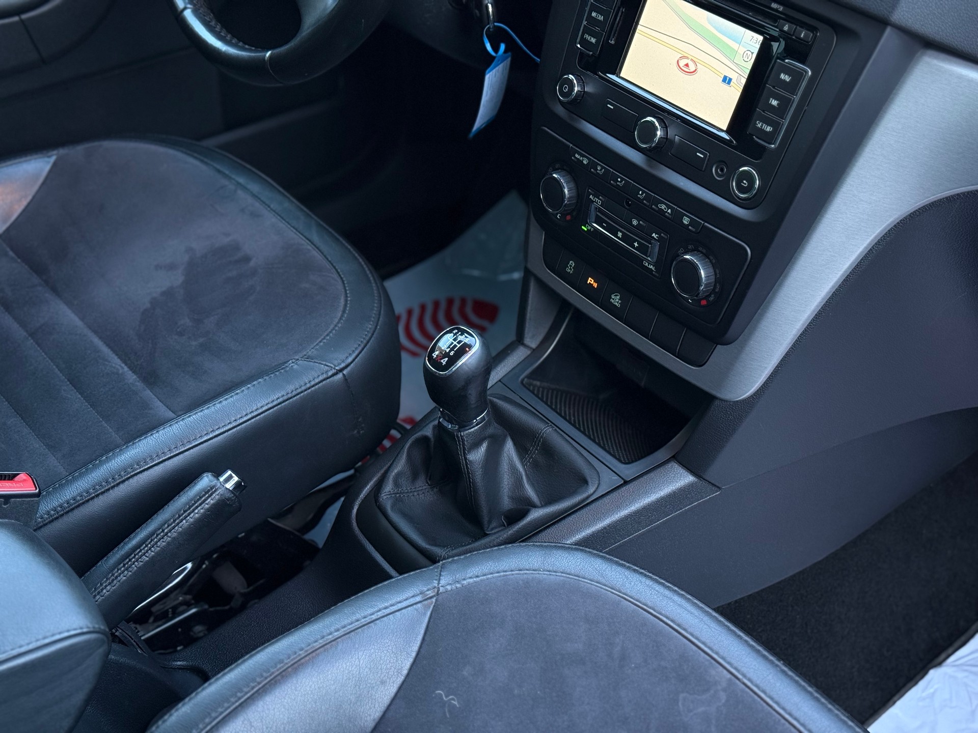 SKODA Yeti 1.8 TSI Elegance 4x4-image-15