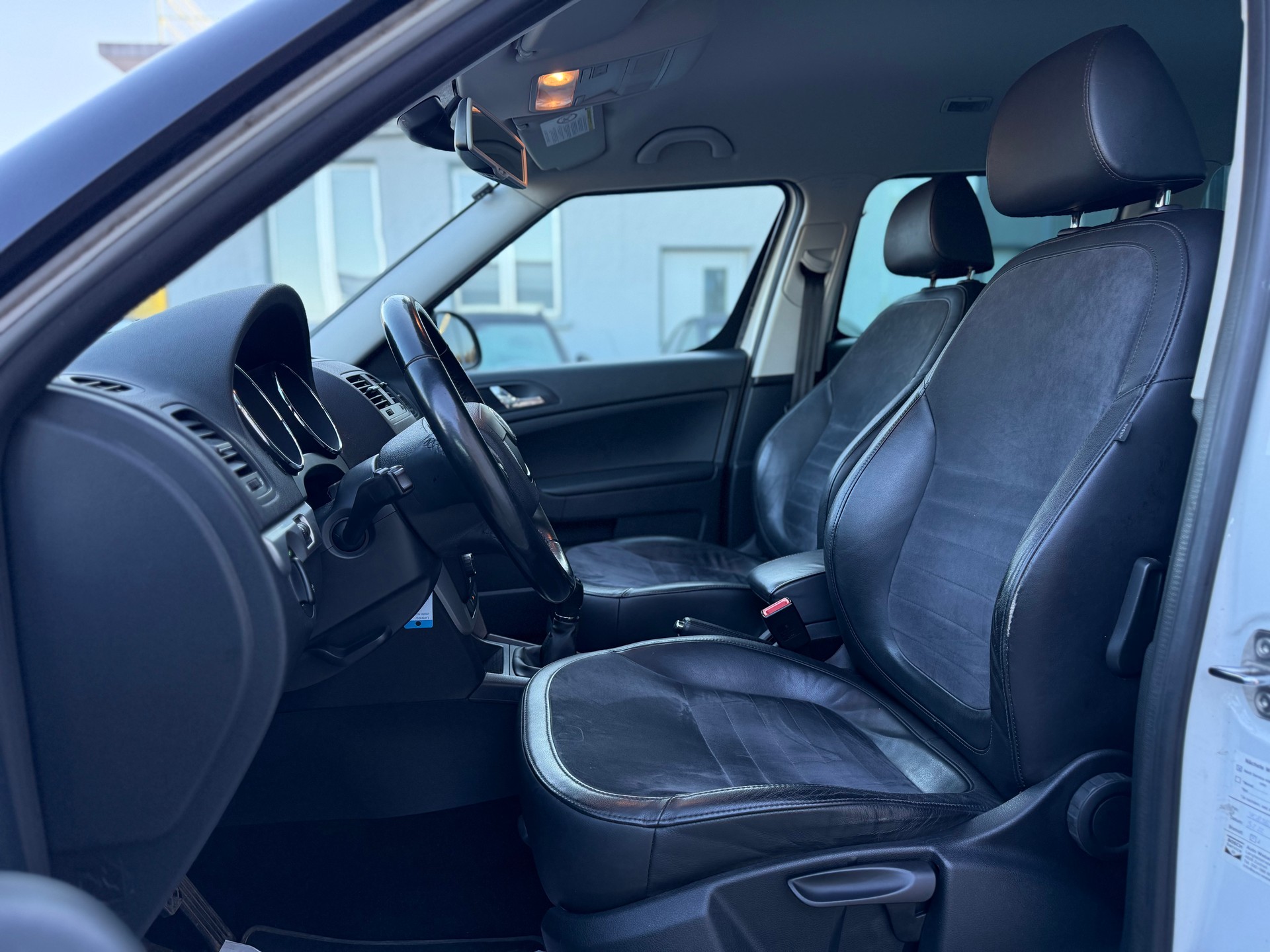 SKODA Yeti 1.8 TSI Elegance 4x4-image-8